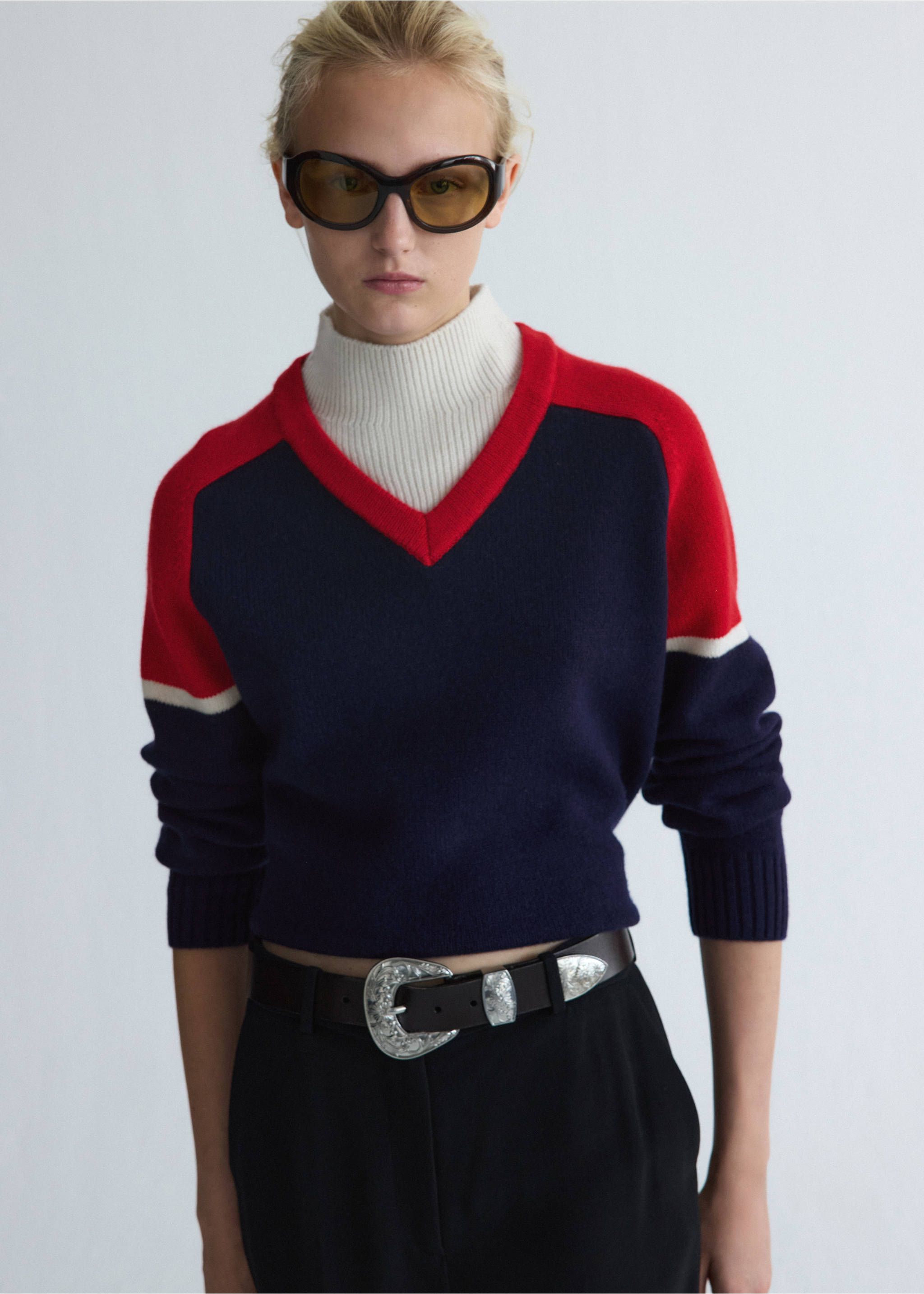 Pull en laine contraste superposition - Plan moyen, Bleu marine. Ref: 37026364-00.