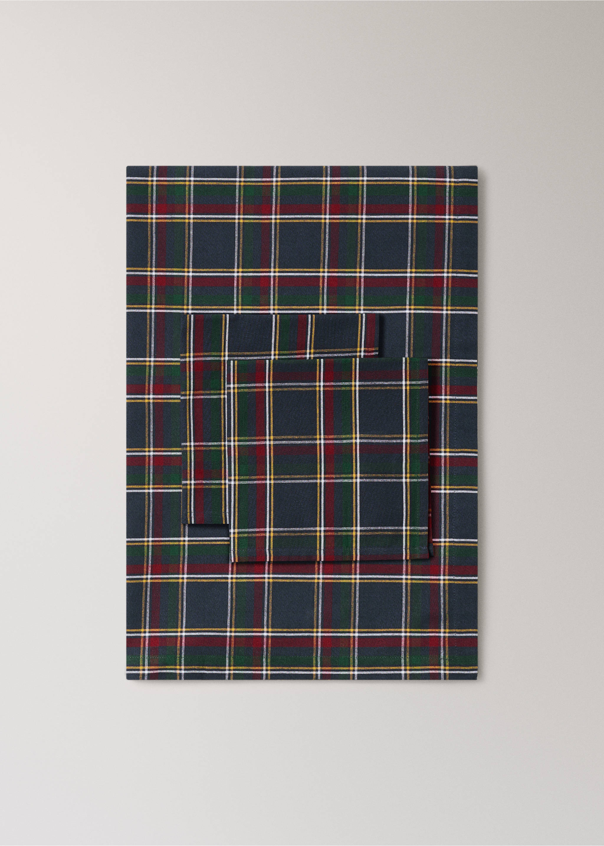 Navy blue tablecloth with a multi-coloured plaid pattern and matching napkins., Blue. Ref: 37026737-00.