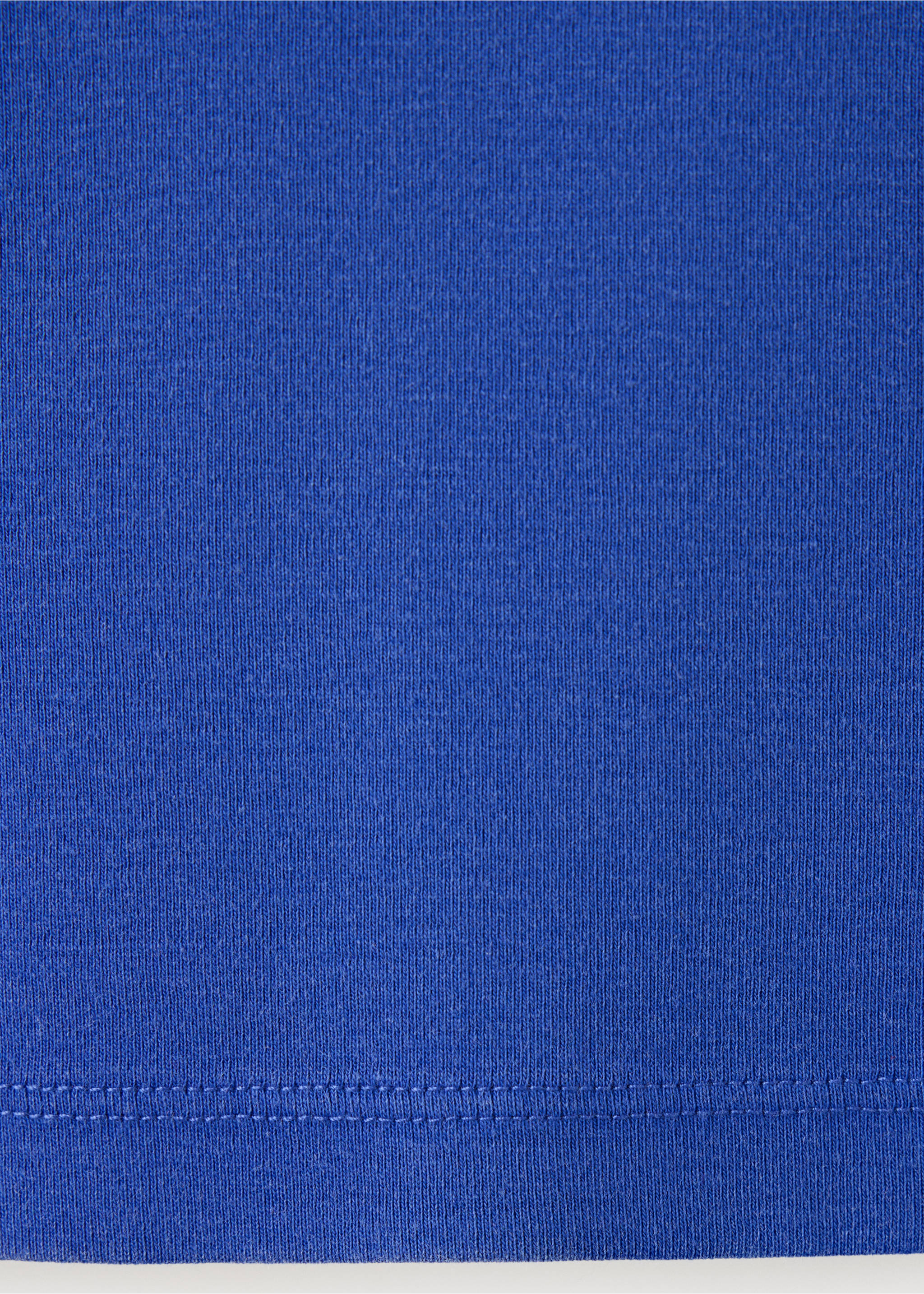 Close-up of the royal blue t-shirt fabric texture and hem detail., Vibrant blue. Ref: 37026741-00.