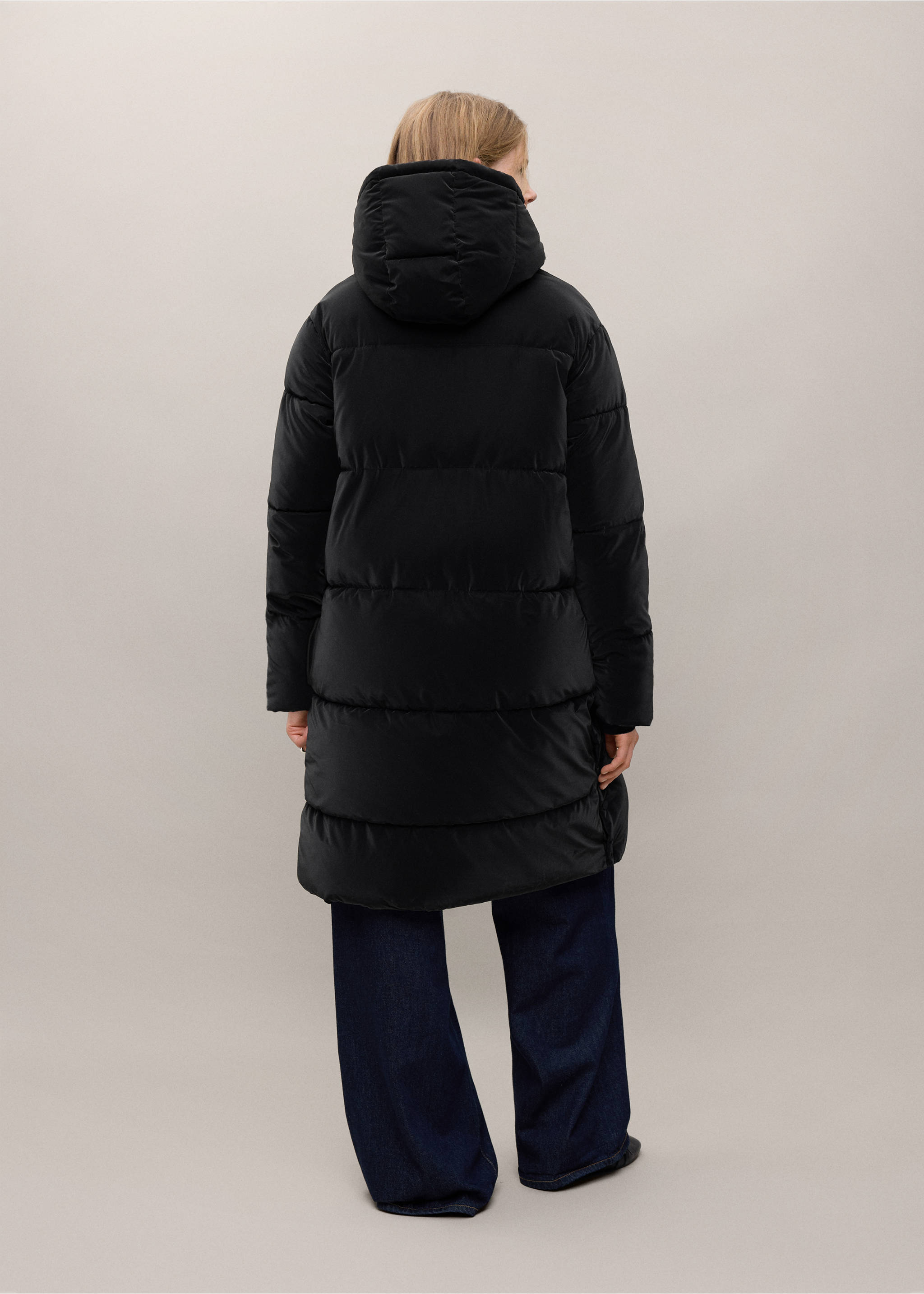 Long quilted anorak with hood - Reverse of the article, Black. Ref: 37027115-00.