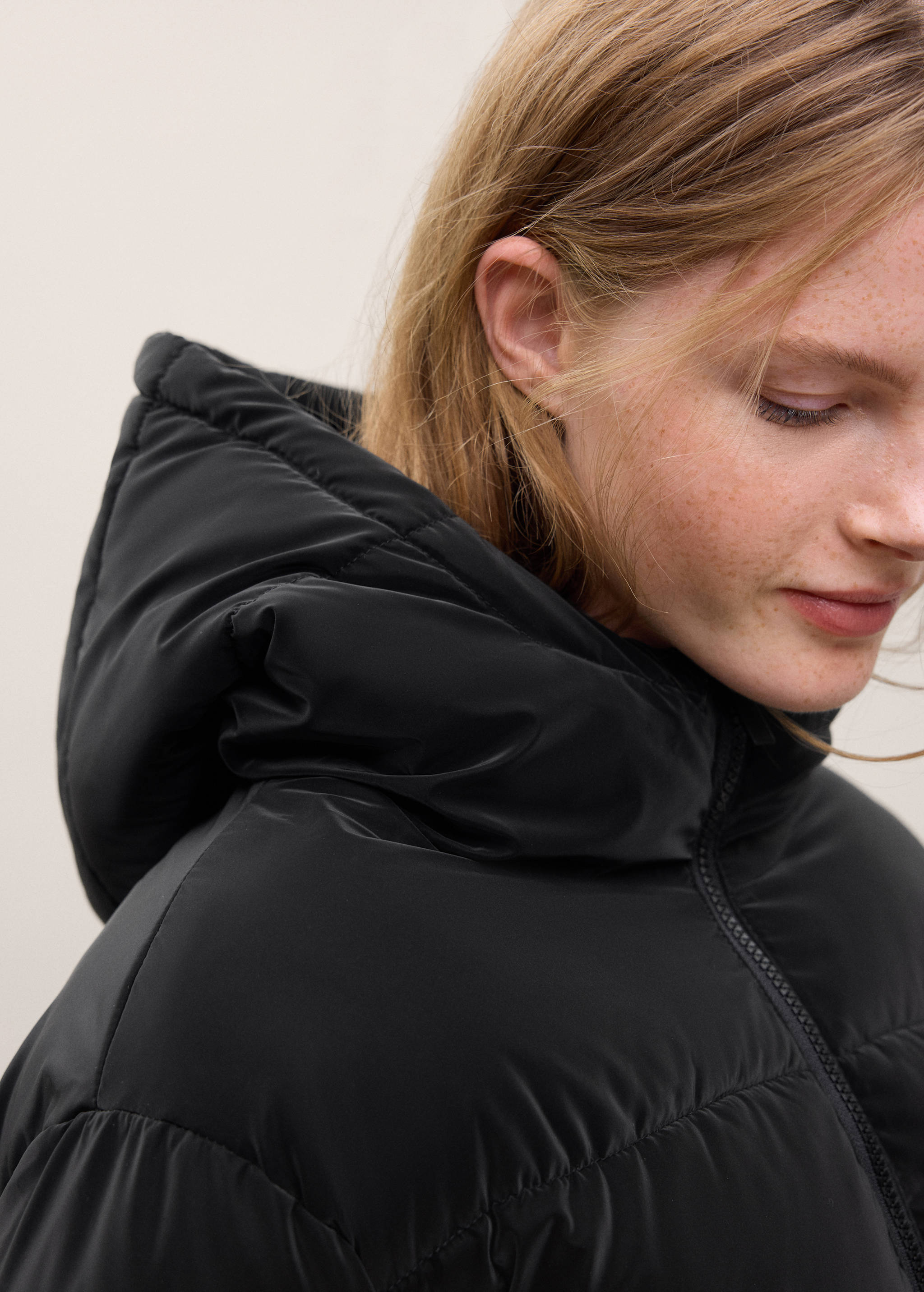 Long quilted anorak with hood - Details of the article 1