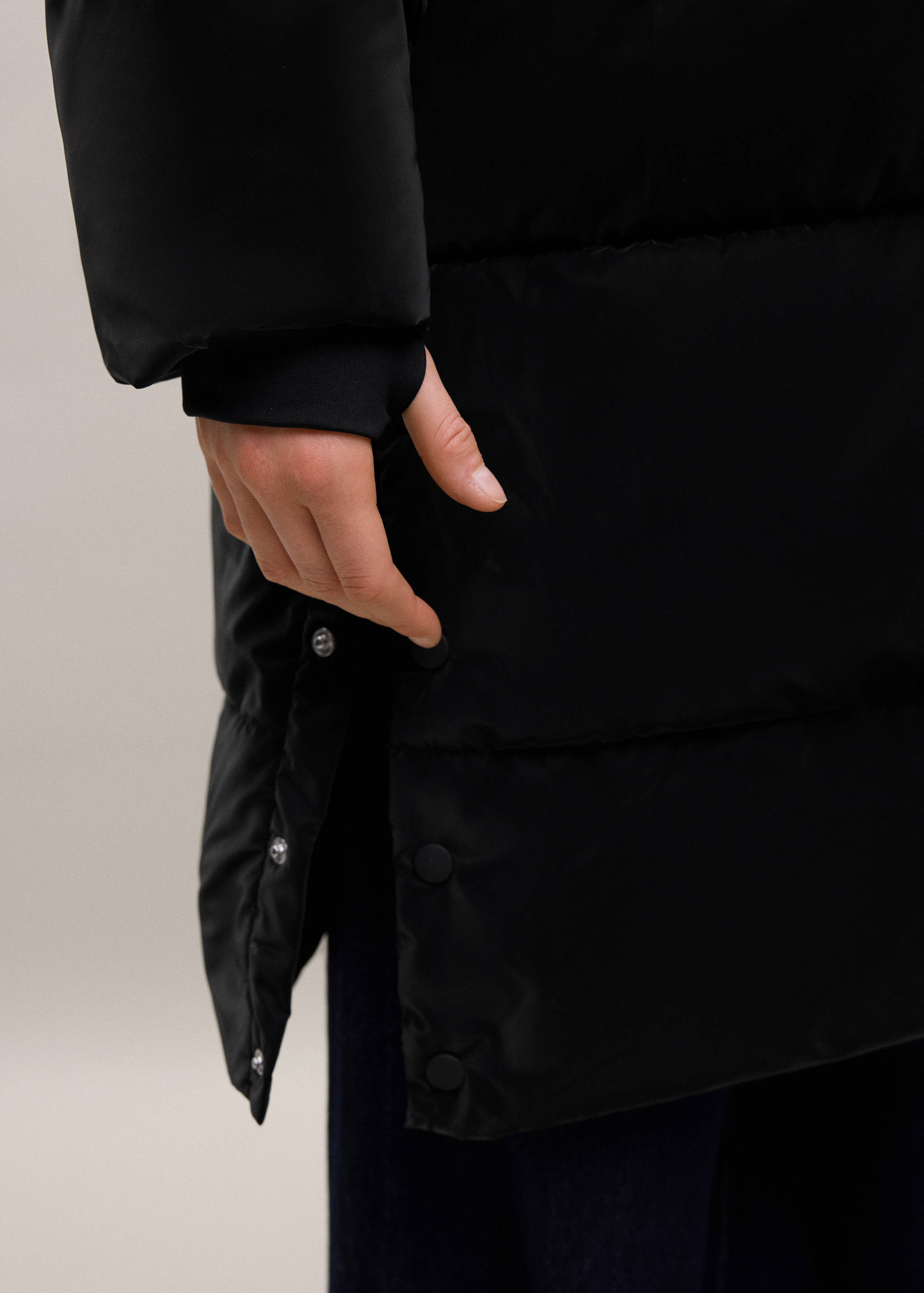 Long quilted anorak with hood - Details of the article 3