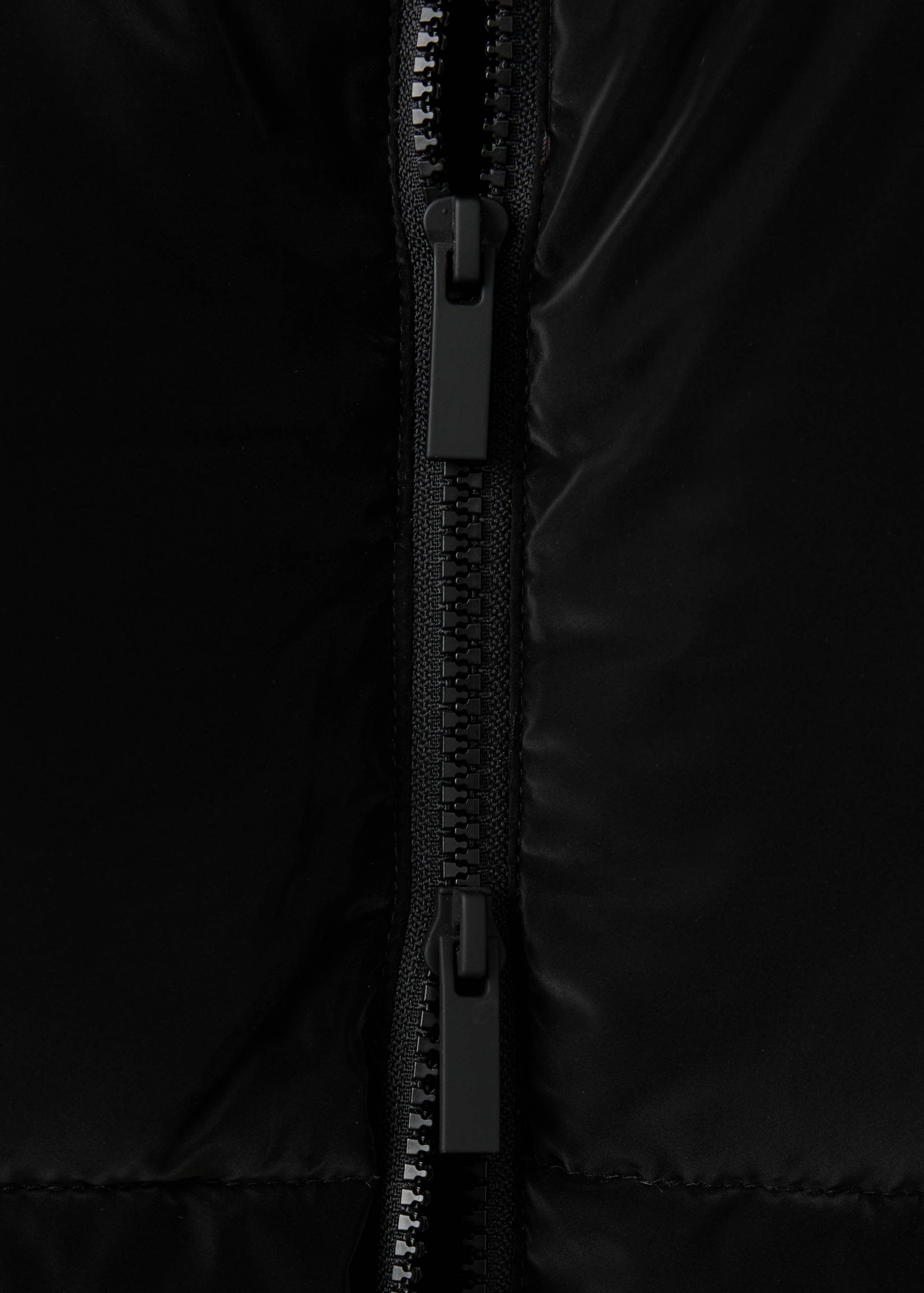 Long quilted anorak with hood - Details of the article 8