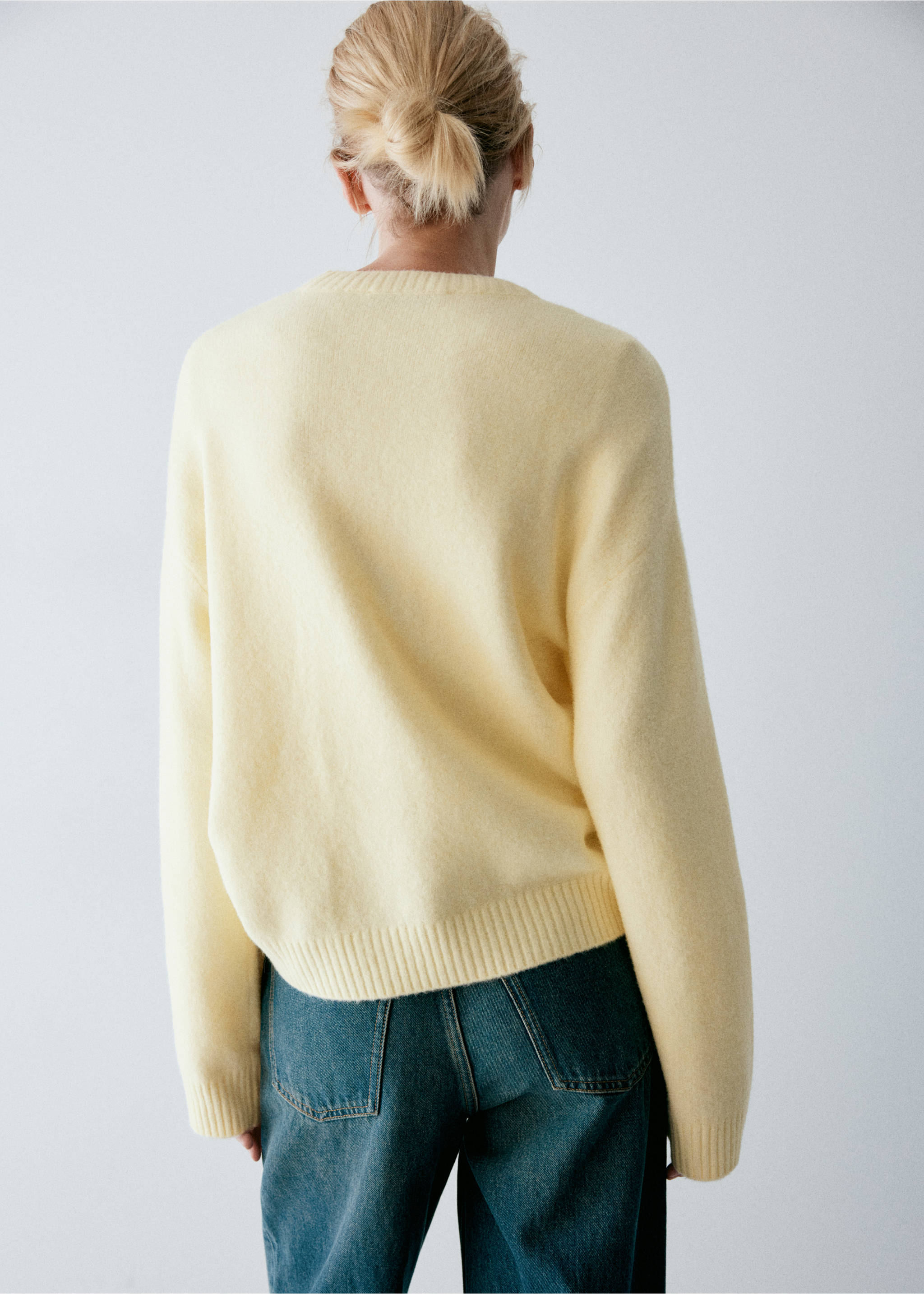 Round-neck knitted sweater - Reverse of the article, Pastel Yellow. Ref: 37027775-00.