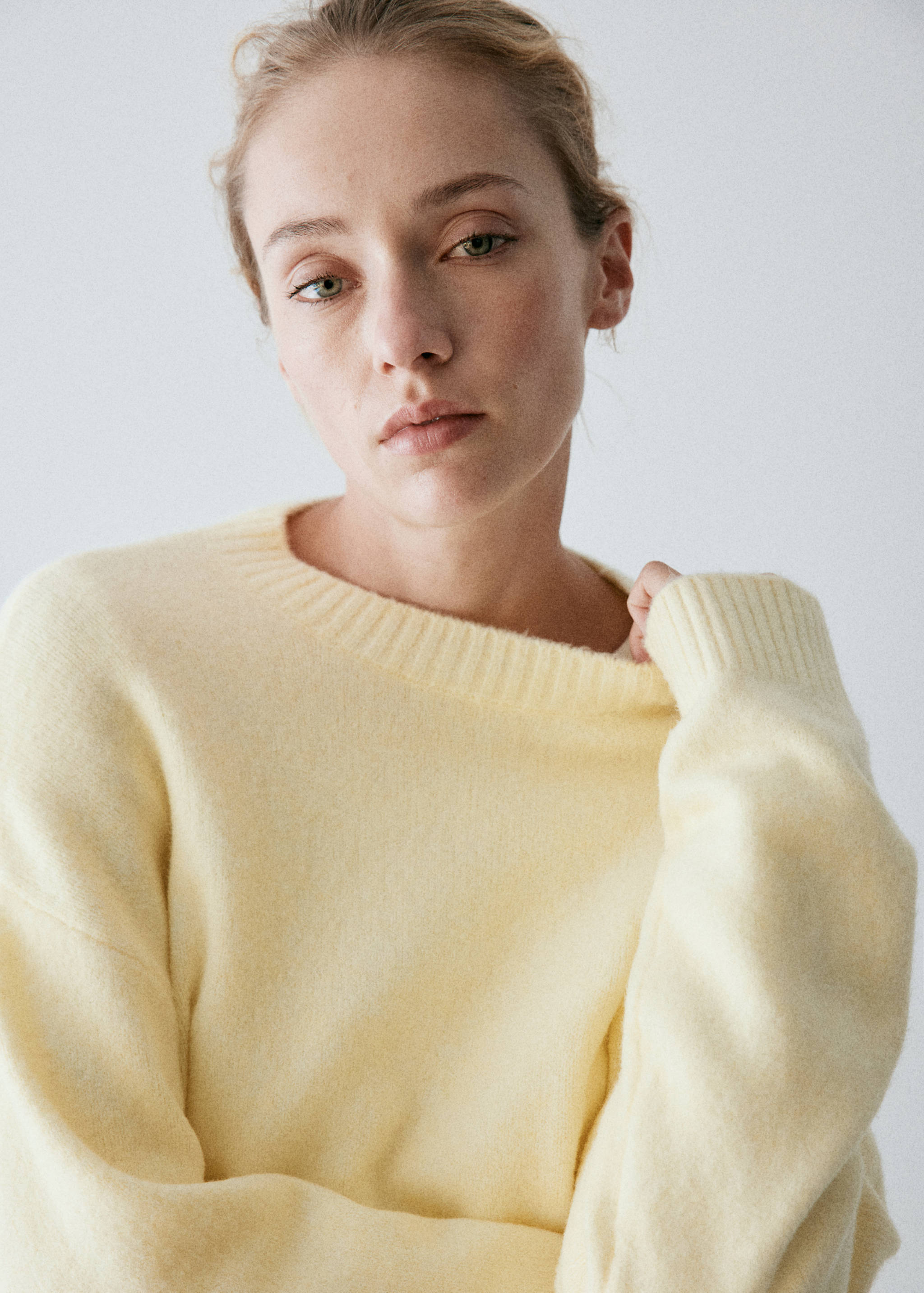 Round-neck knitted sweater - Details of the article 1