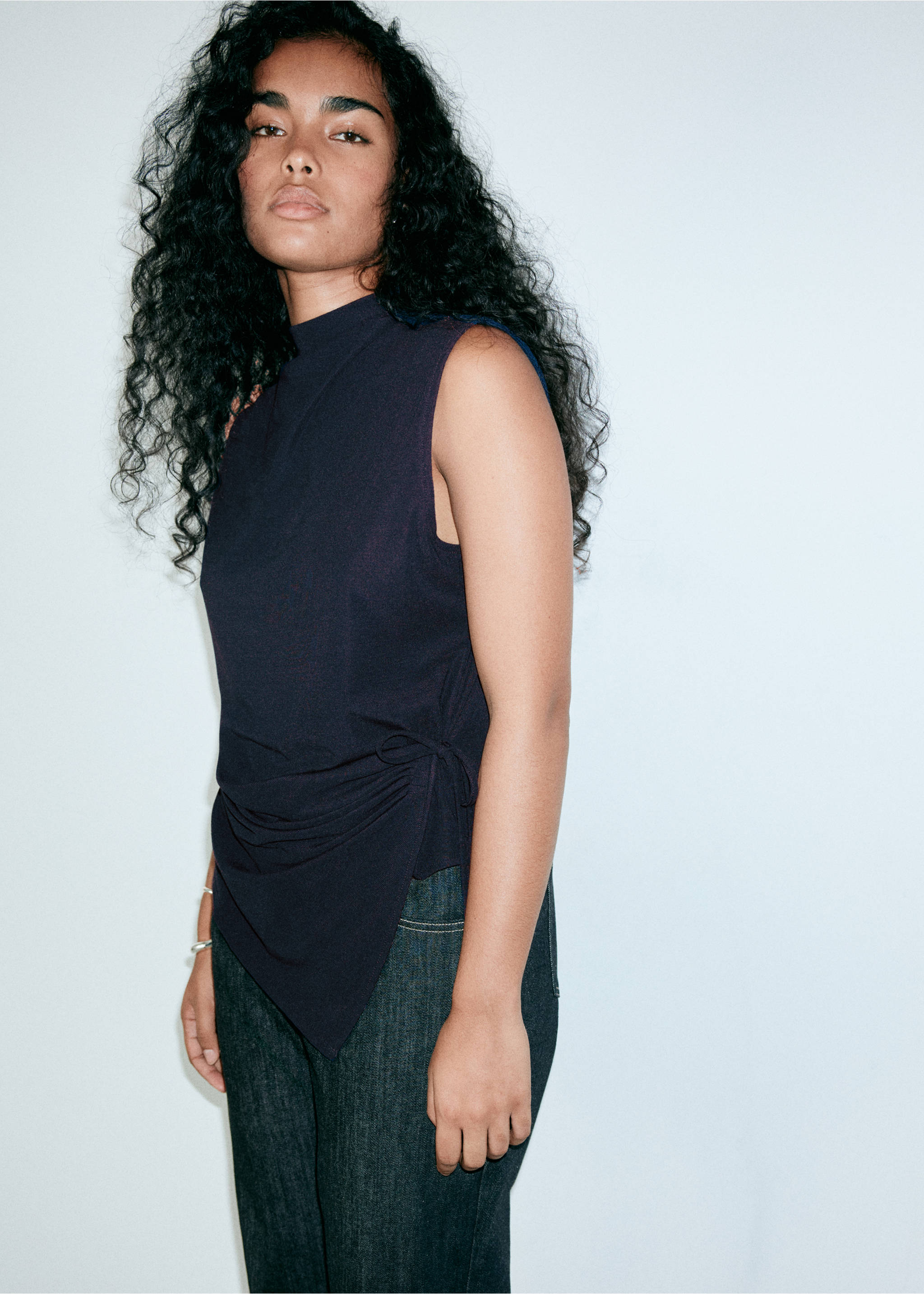 Asymmetrical ribbed knit top - Details of the article 6, Navy. Ref: 37027783-00.
