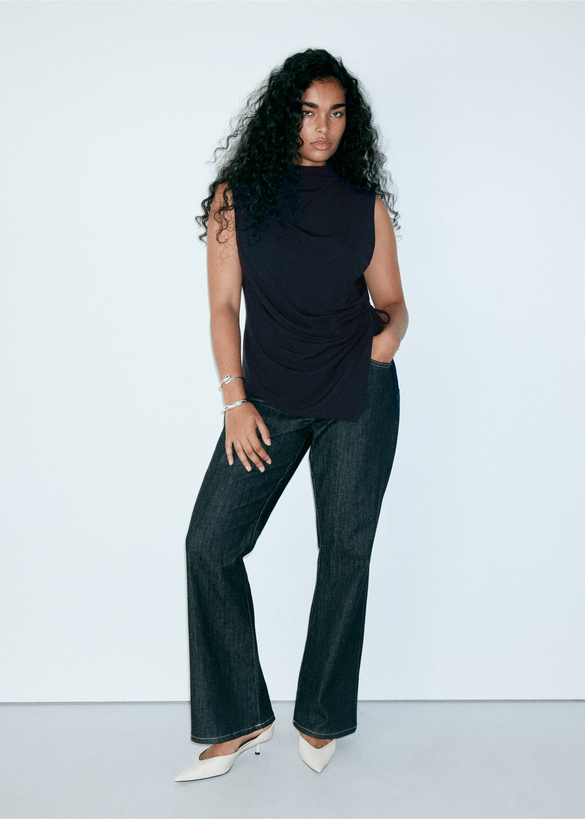 Asymmetrical ribbed knit top - Details of the article 5, Navy. Ref: 37027783-00.