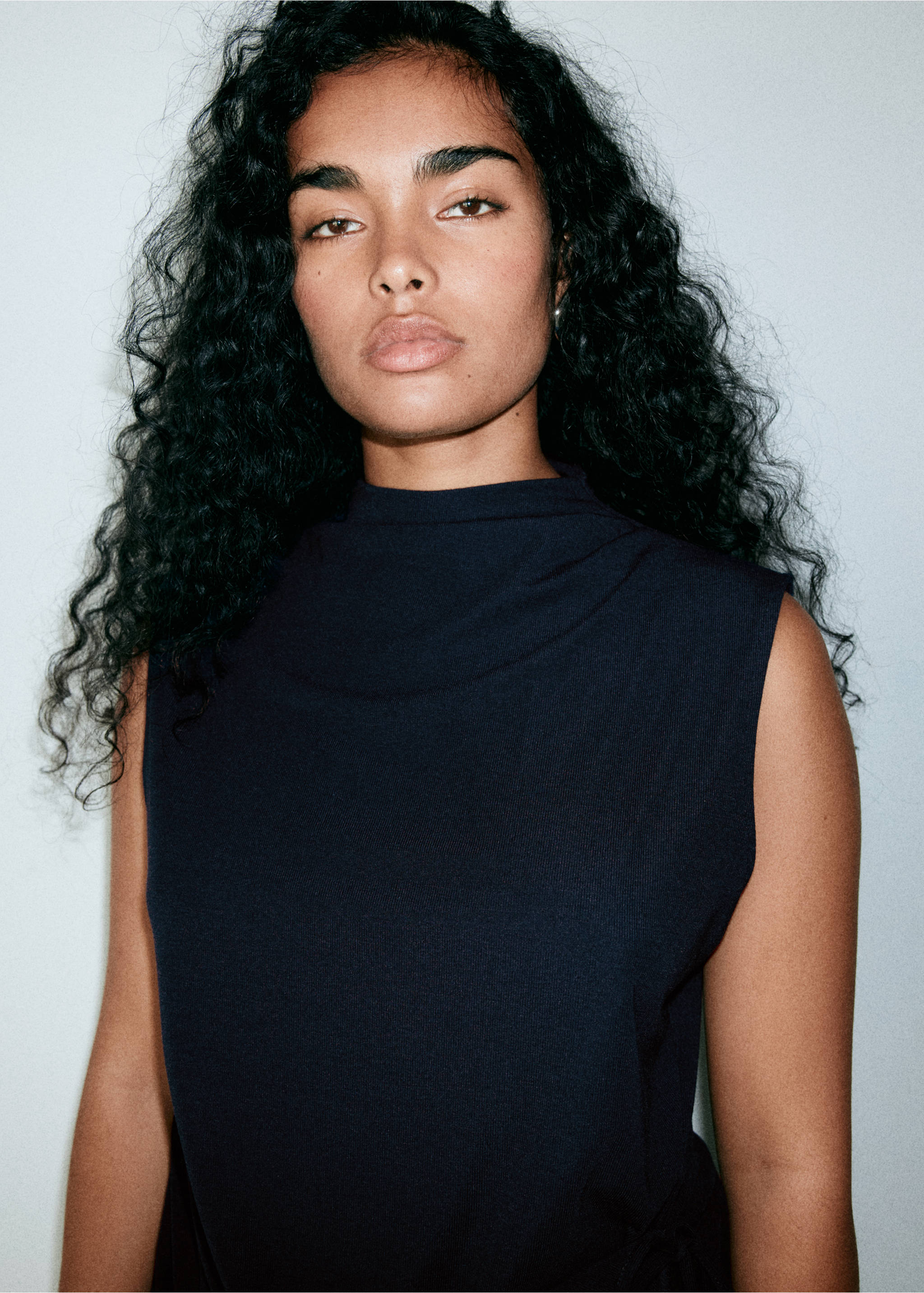 Asymmetrical ribbed knit top - Details of the article 4, Navy. Ref: 37027783-00.