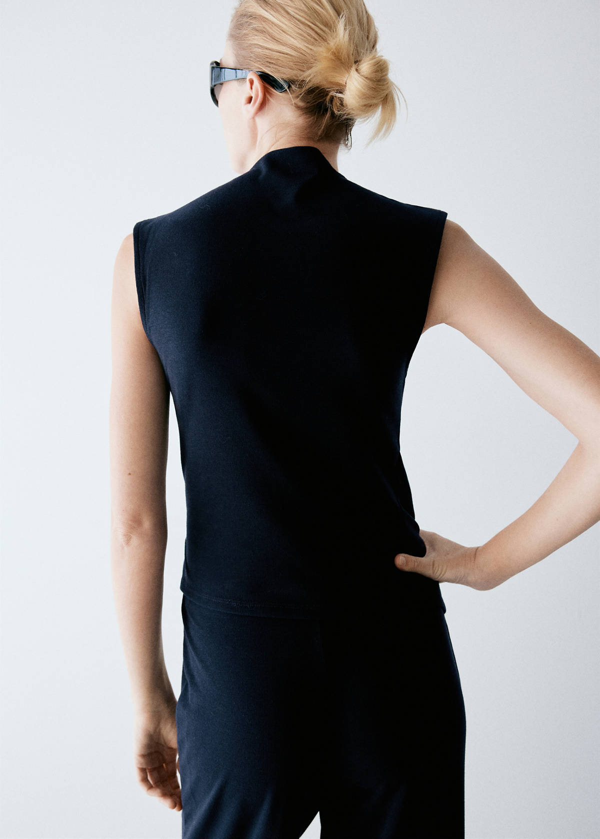 Asymmetrical ribbed knit top — Navy