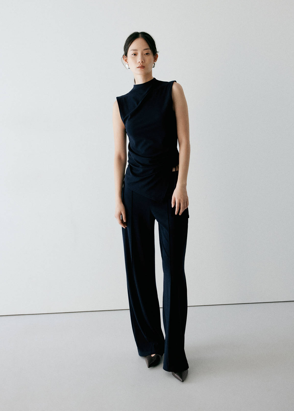 Asymmetrical ribbed knit top — Navy