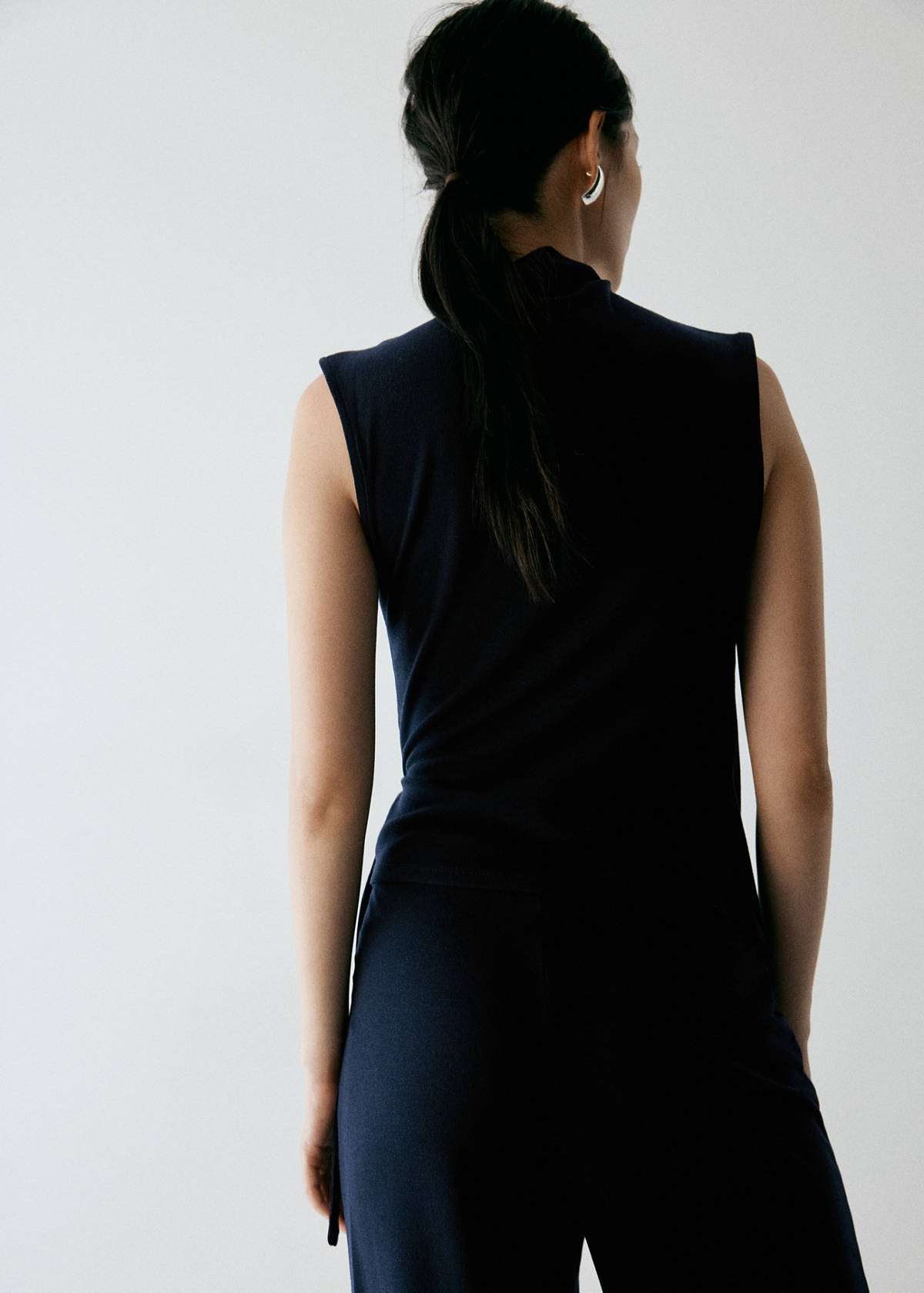 Asymmetrical ribbed knit top — Navy