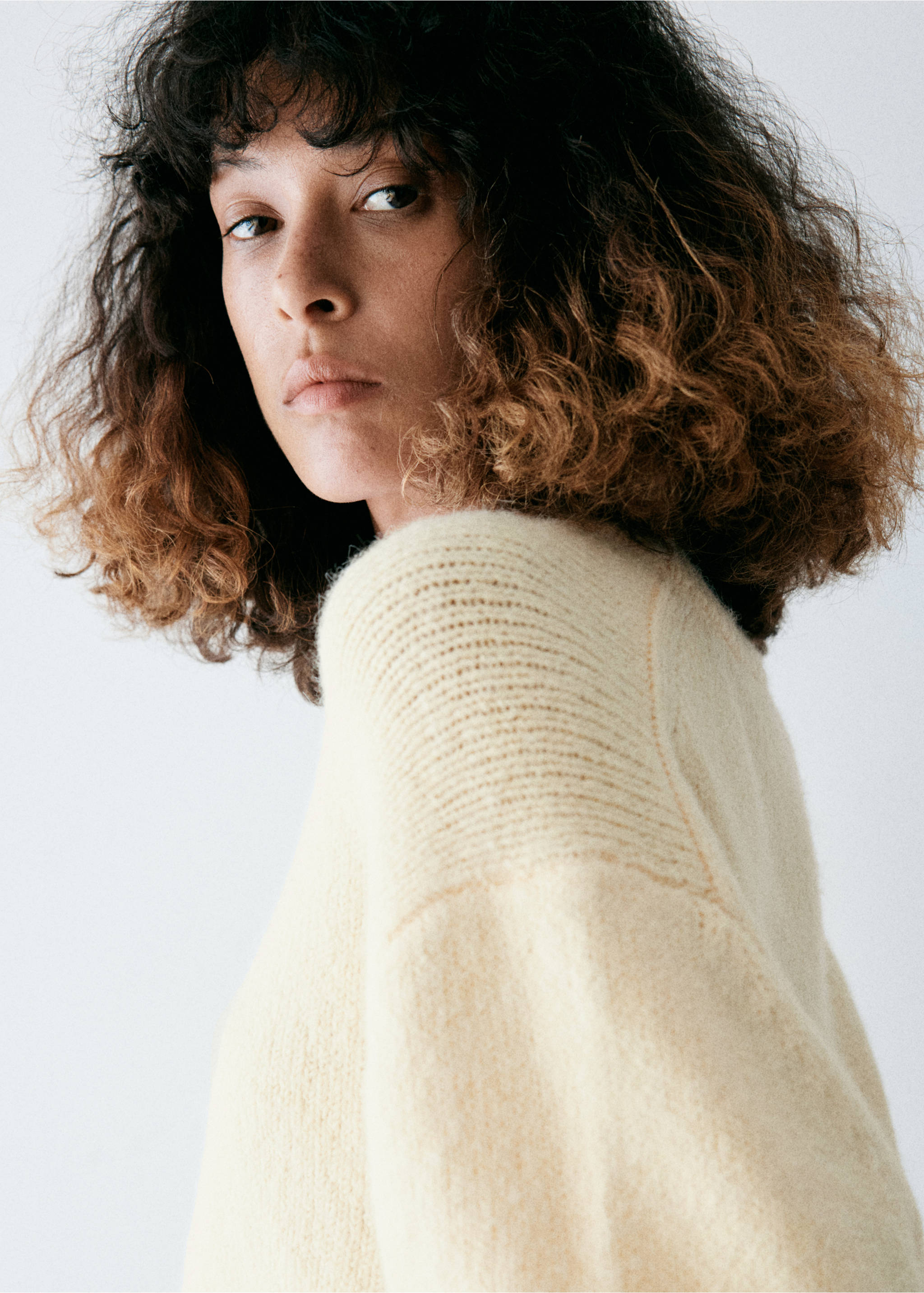 Close-up of a pale yellow knit jersey focusing on the shoulder., Pastel Yellow. Ref: 37027788-00.