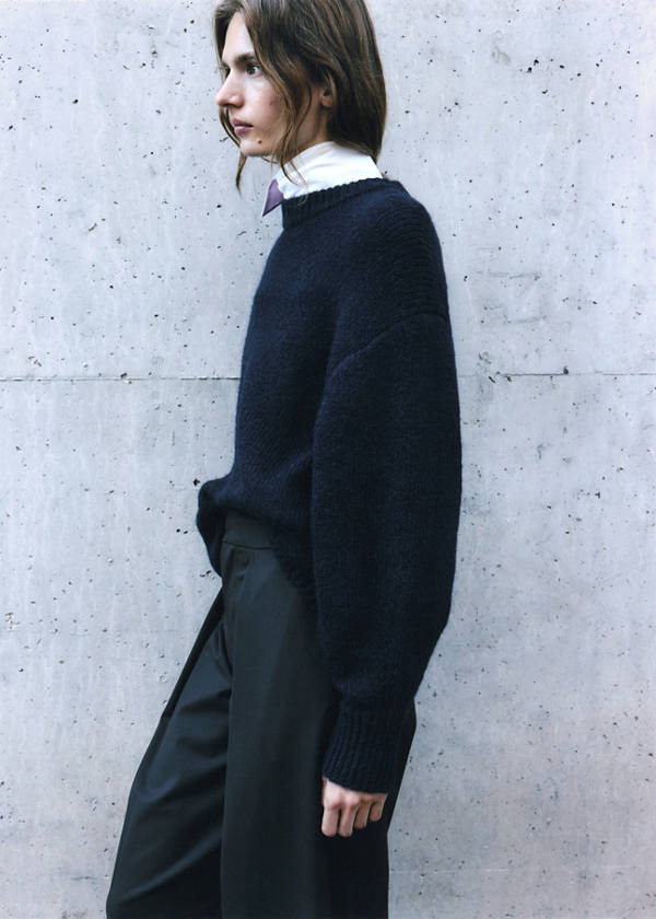 Round-neck knitted sweater — Navy