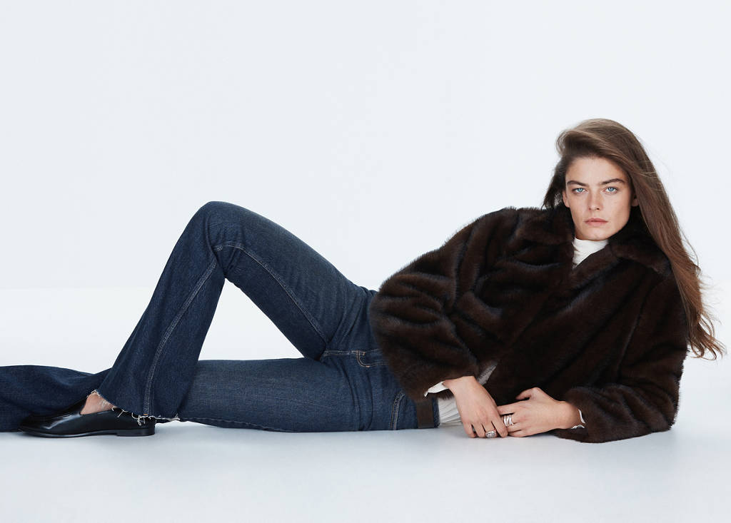 High-waist flared jeans by Mango