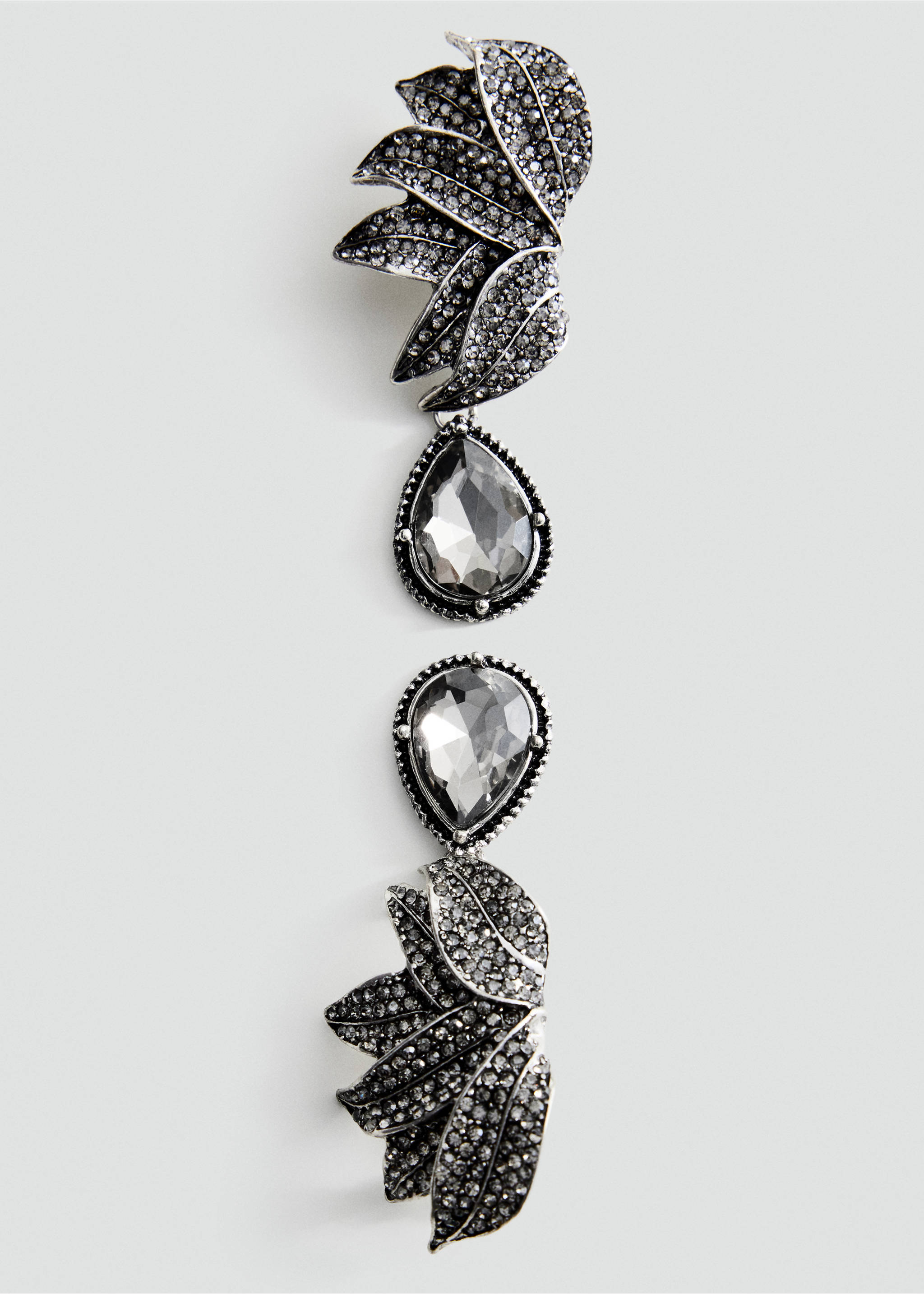 Silver-tone rhinestone dangling earring with leaf and pear-shaped crystal details., Silver. Ref: 37027797-00.