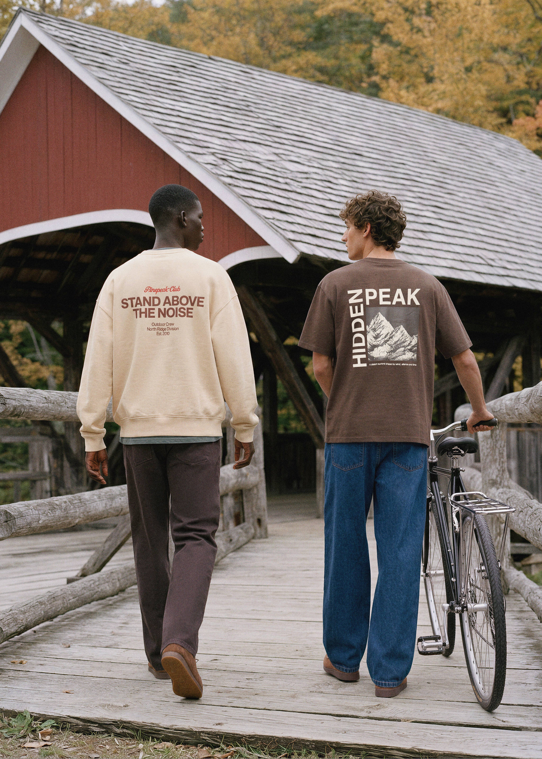 Cotton sweatshirt with printed text - Reverse of the article, Sand. Ref: 37027801-00.
