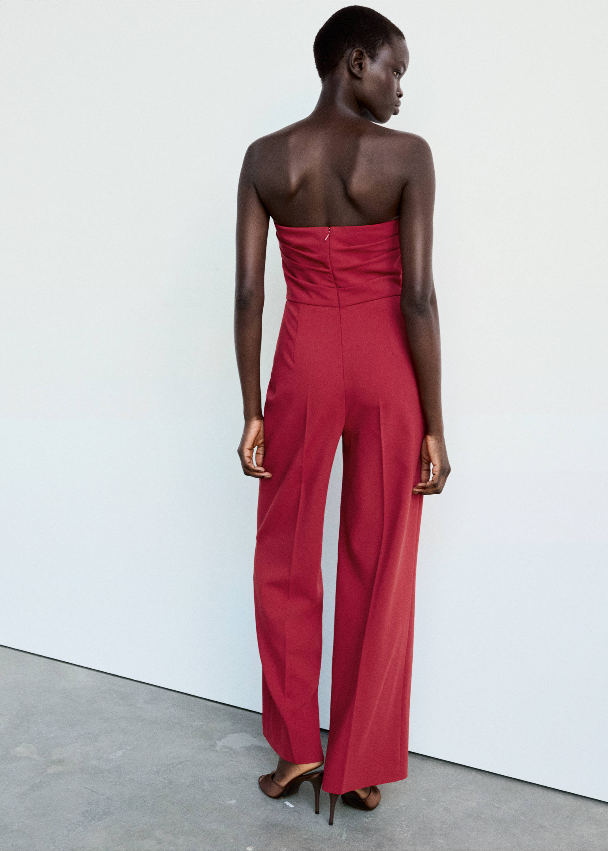 Combinaison bustier à fronces - Détail de l'article 1, Rouge. Ref: 37027807-00.