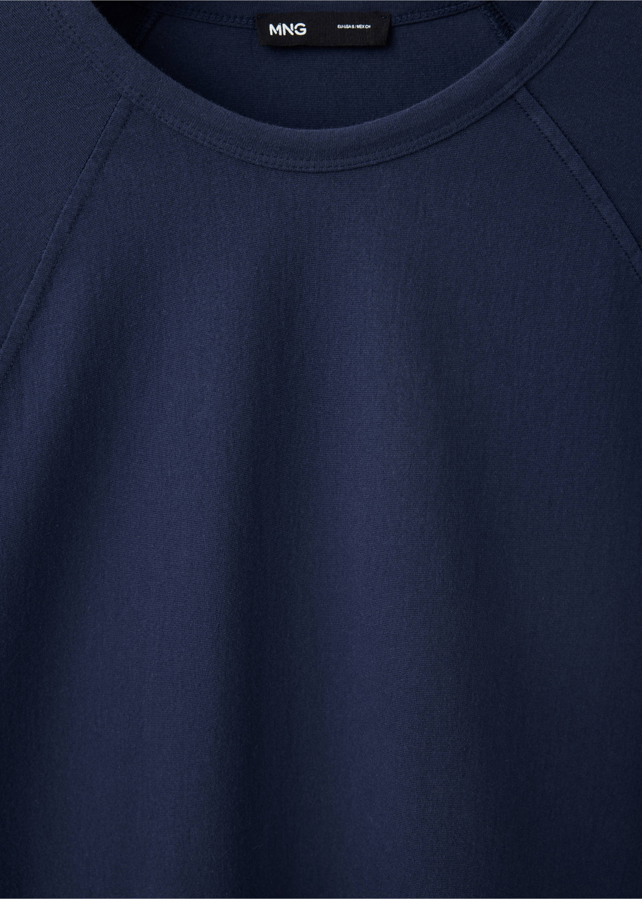 Navy blue t-shirt detail showing the rounded neckline and raglan sleeves., Dark Navy. Ref: 37027816-00.