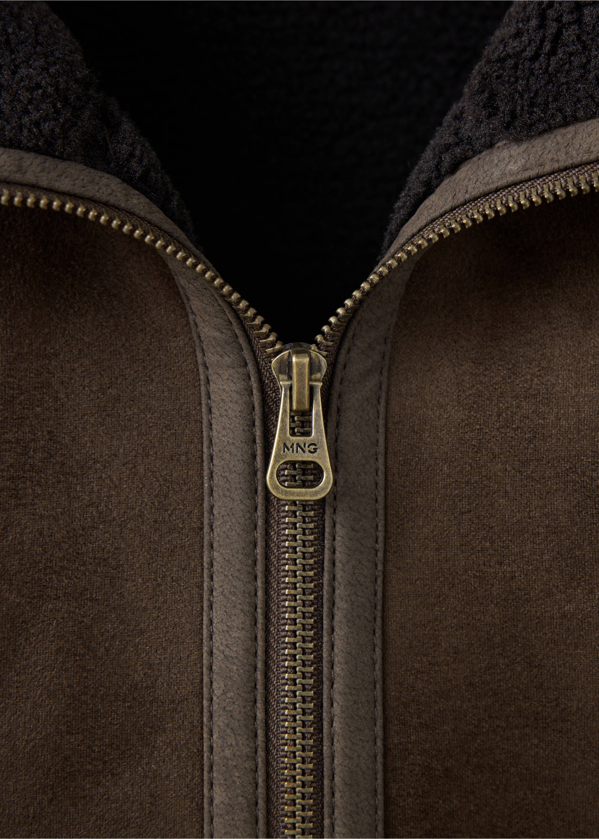 Brown jacket close-up with fleece collar and metal zip, Coffee. Ref: 37027890-00.