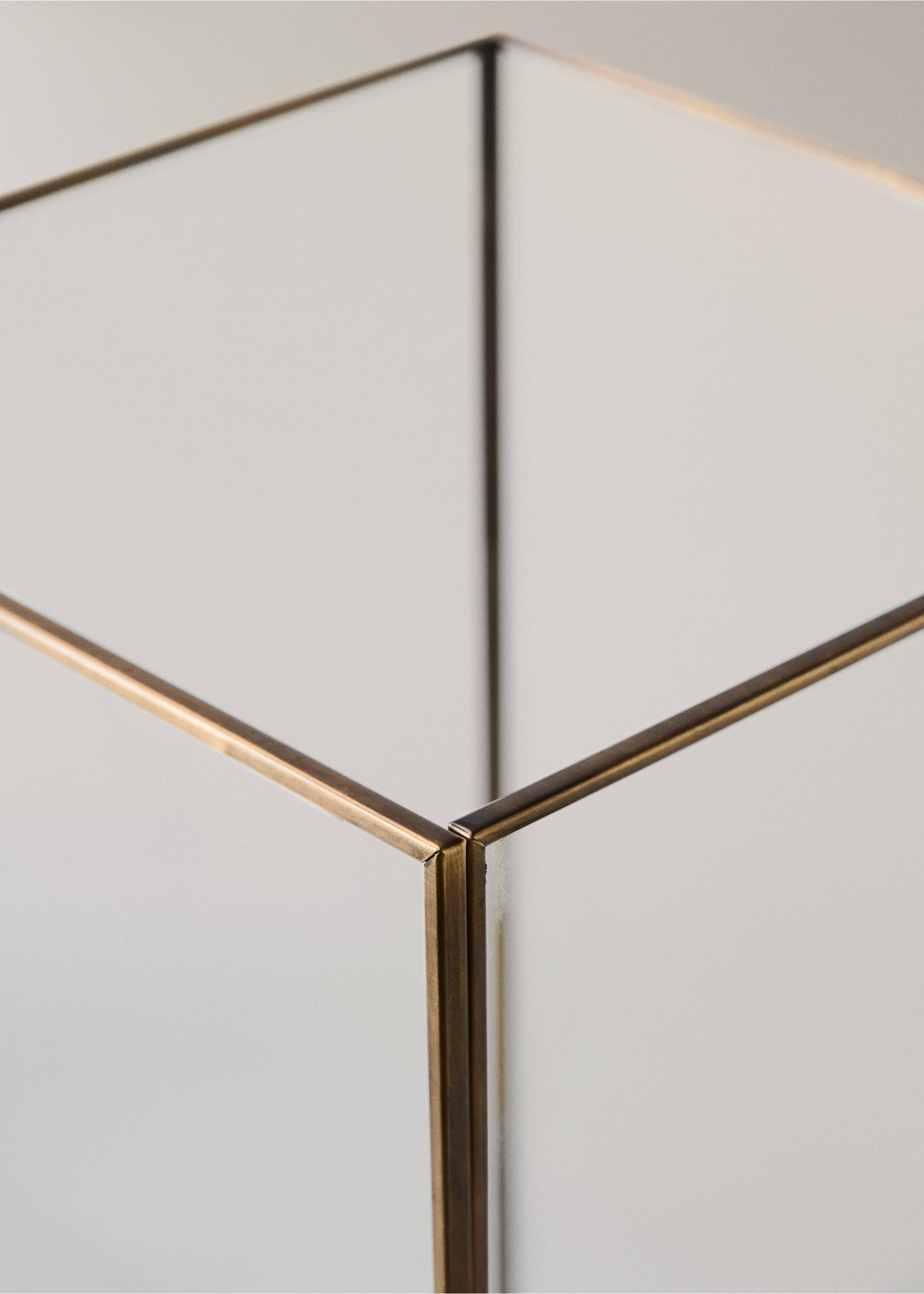 Glass and metal candleholder product detail showing its geometric frame., Black. Ref: 37027893-00.