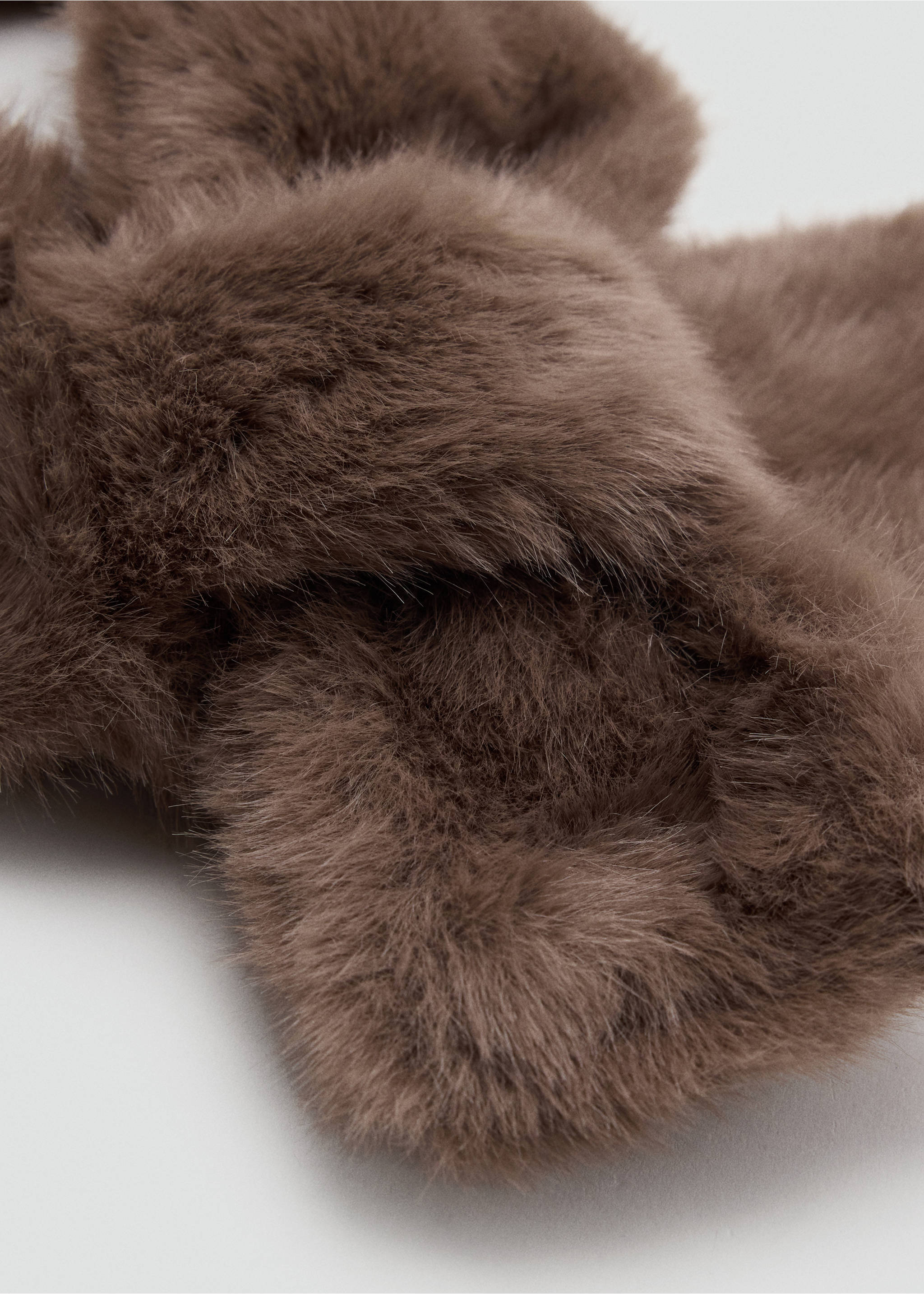 Faux-fur scarf - Details of the article 1, Brown. Ref: 37027900-00.