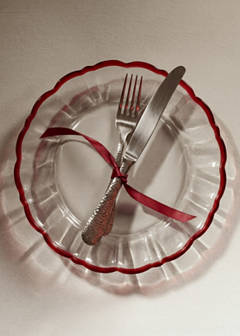 Wavy-edged glass plate — Red 1