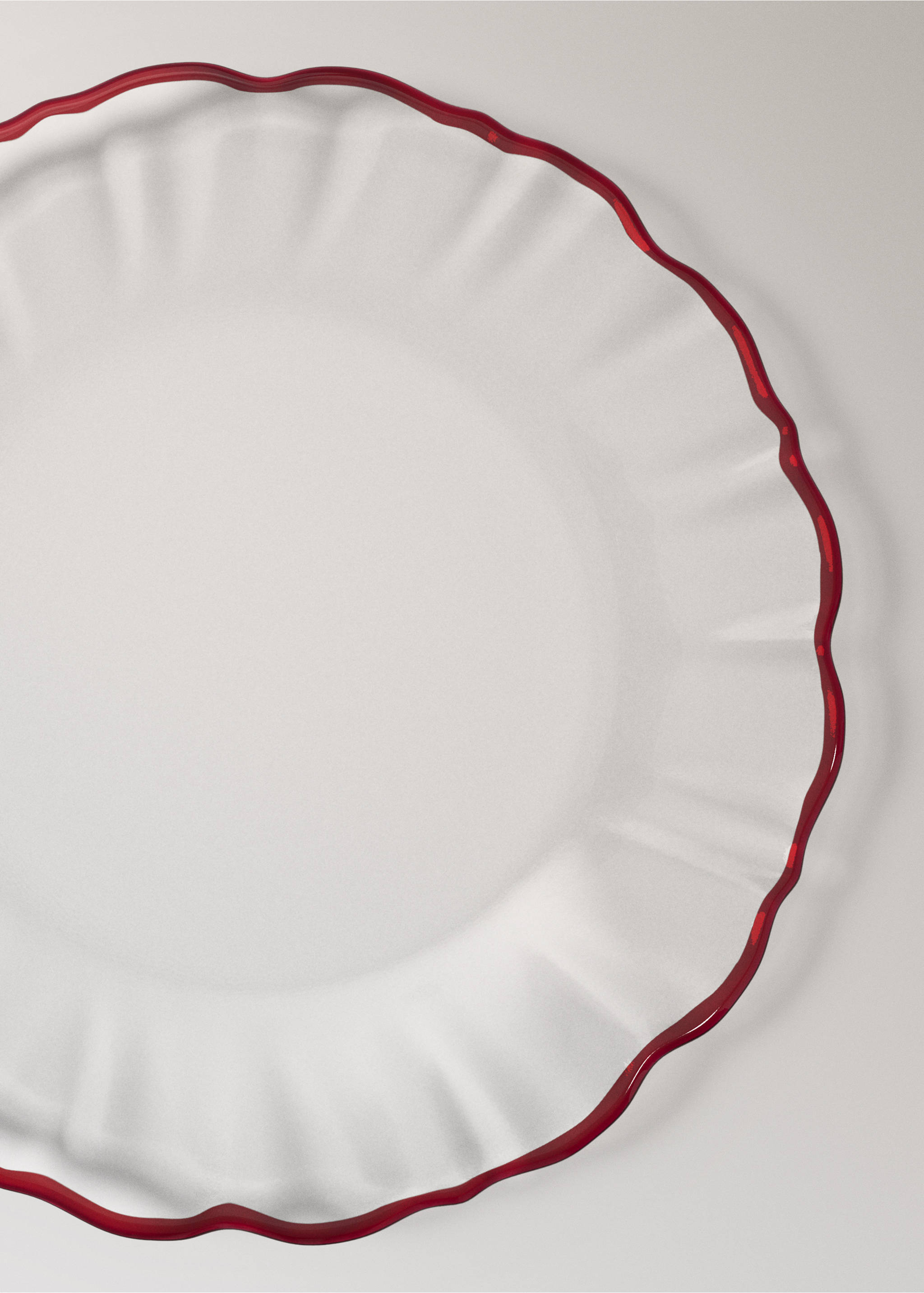 Clear glass plate with a wavy red-bordered rim., Red. Ref: 37027904-00.
