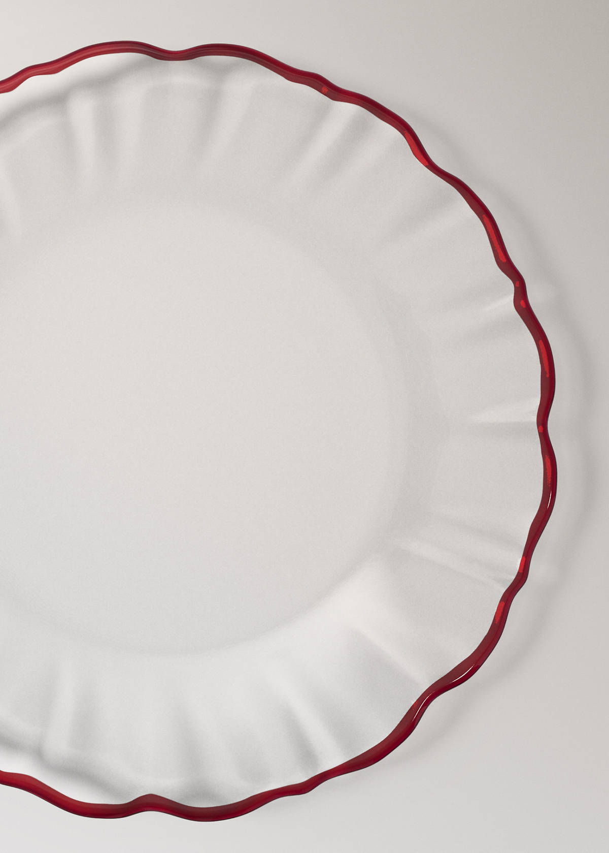 Wavy-edged glass plate — Red