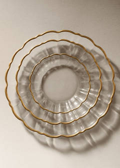 Wavy-edged glass plate — Gold 1