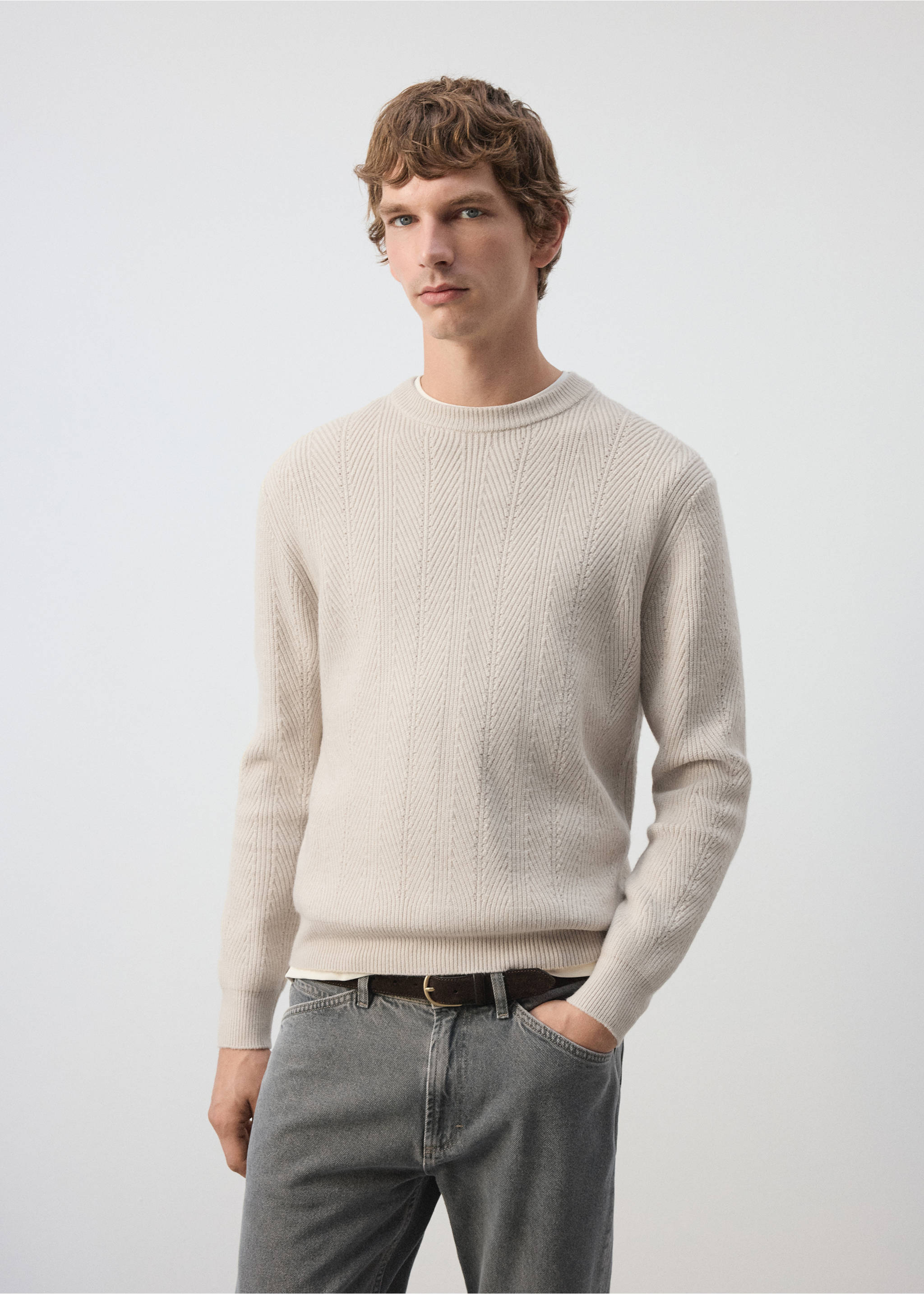 Beige knit jersey with a crew neckline and textured ribbed pattern., Ice Grey. Ref: 37027913-00.