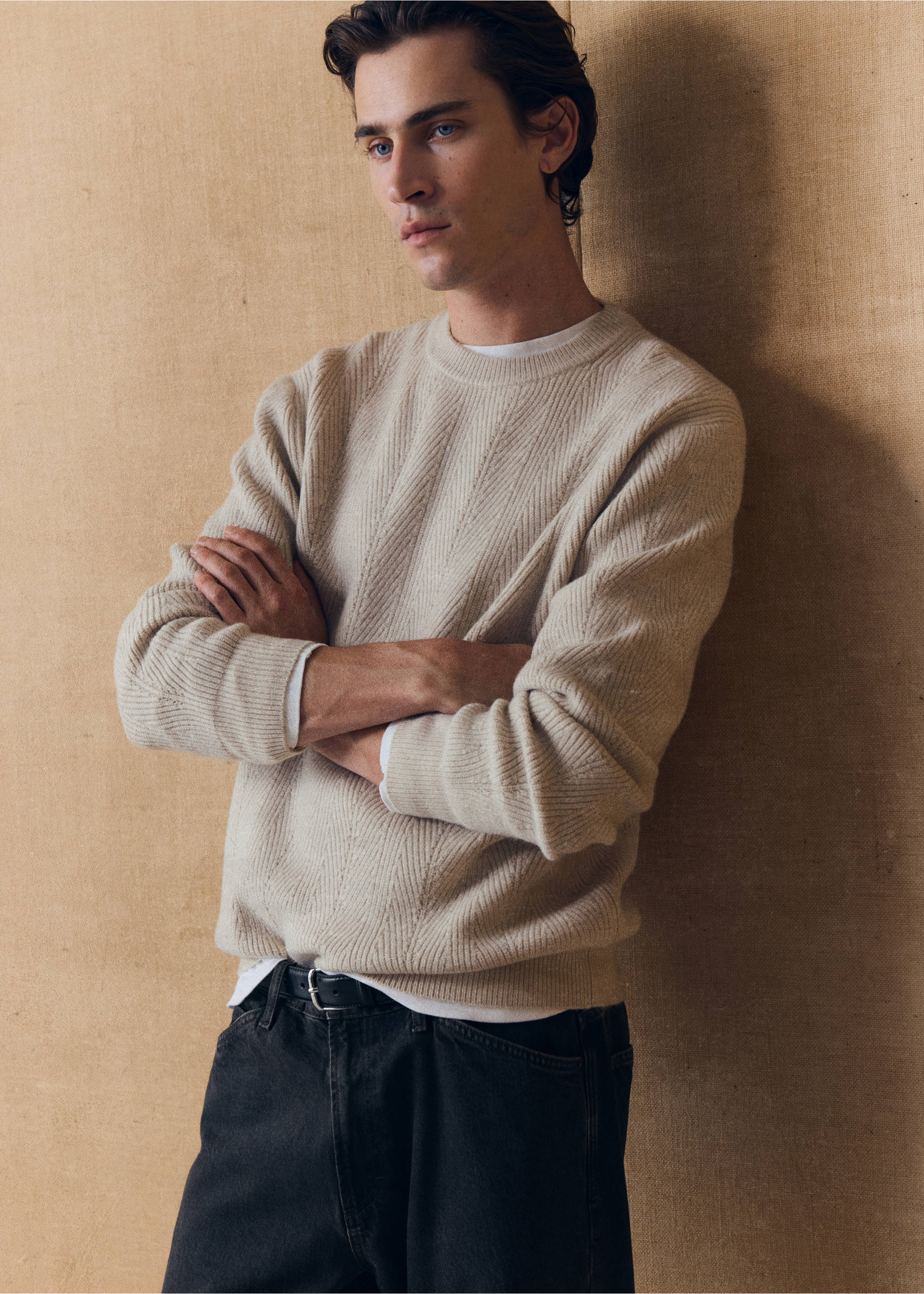 Beige crew neck knit jersey with ribbed chevron pattern over a white t-shirt., Ice Grey. Ref: 37027913-00.