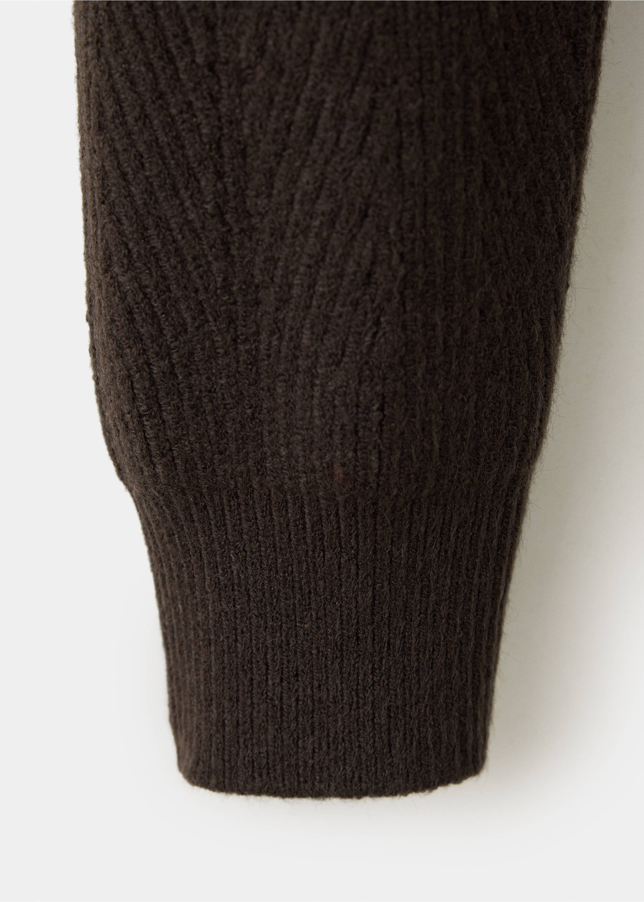 Structured knitted sweater - Details of the article 0, Chocolate. Ref: 37027913-00.