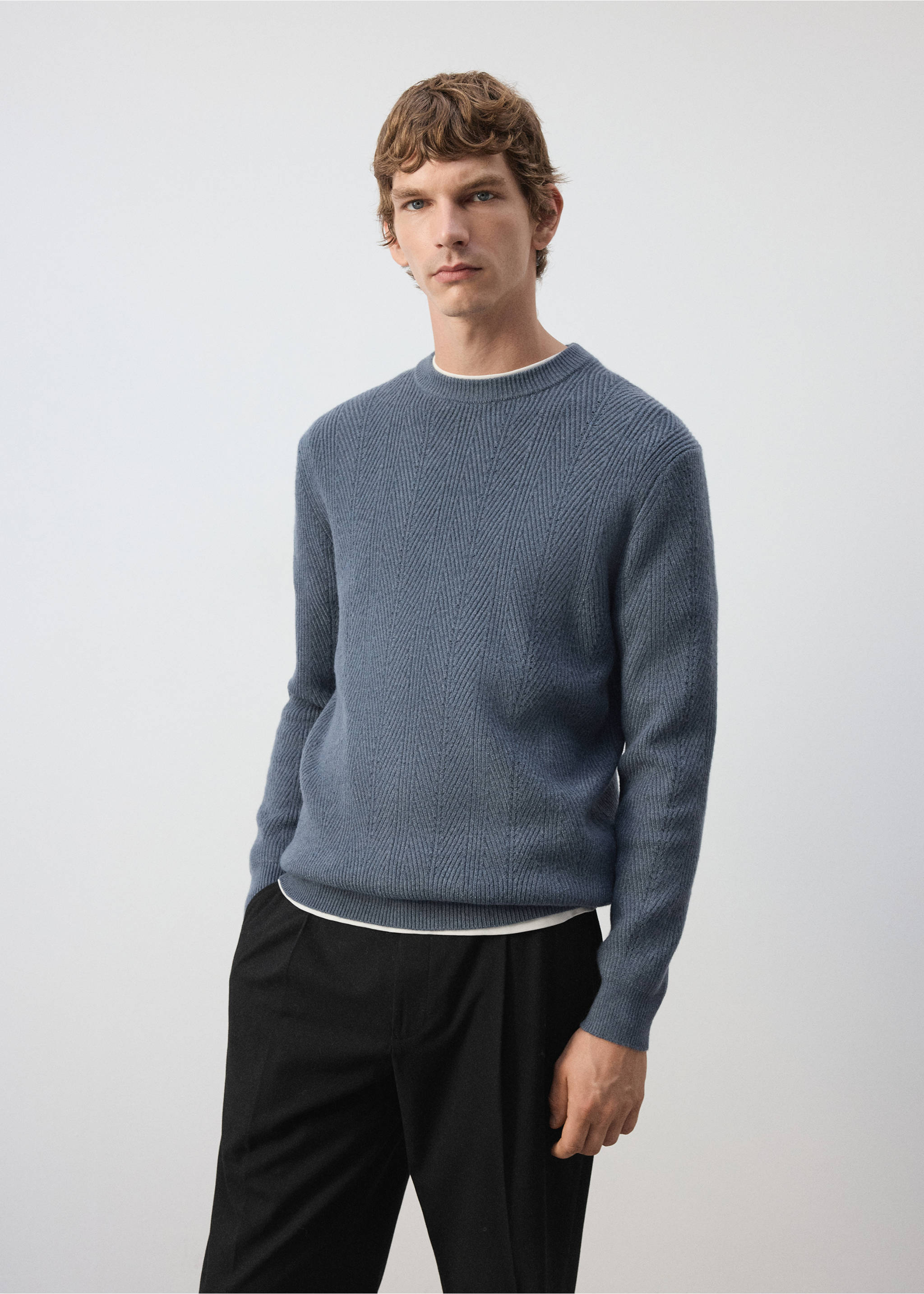 Blue crew-neck knitted jersey with a textured chevron pattern., Indigo Blue. Ref: 37027913-00.