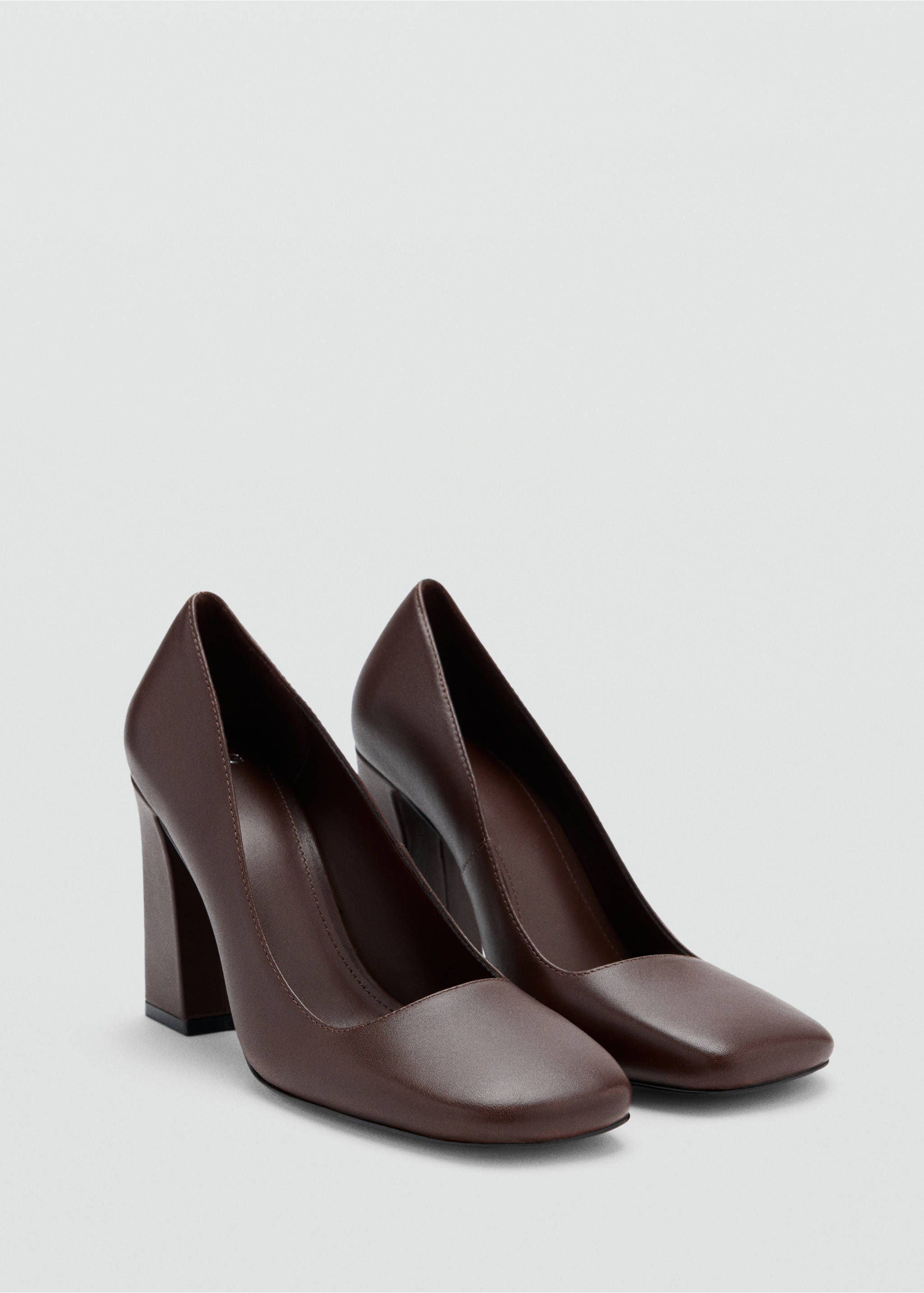 Dark brown block-heel shoes with a square toe in a three-quarter view., Chocolate. Ref: 37027925-00.
