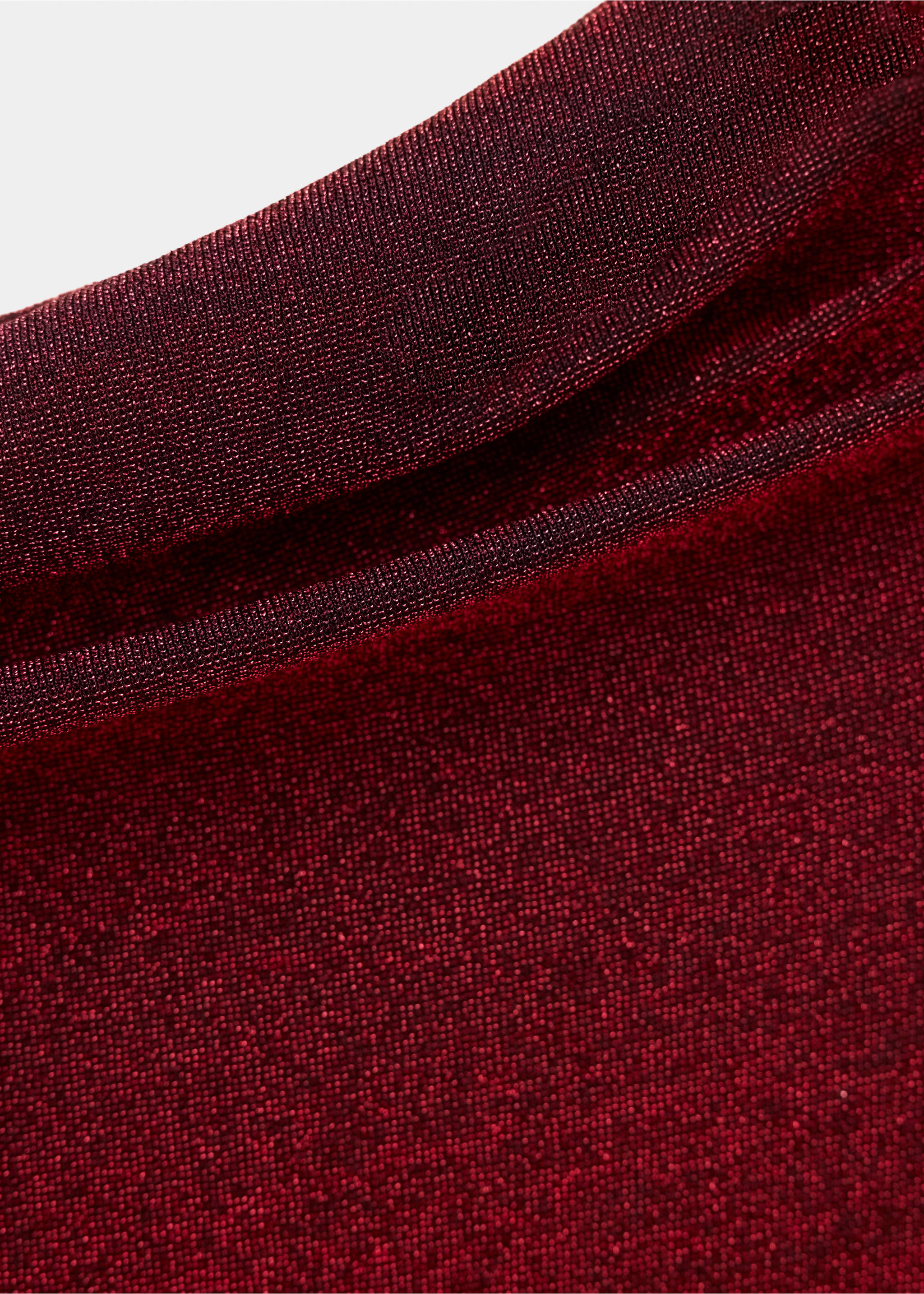 Oberteil aus metallisiertem Strick mit Raffungdetail - Detail des Artikels 8, Rot. Ref: 37027931-00.