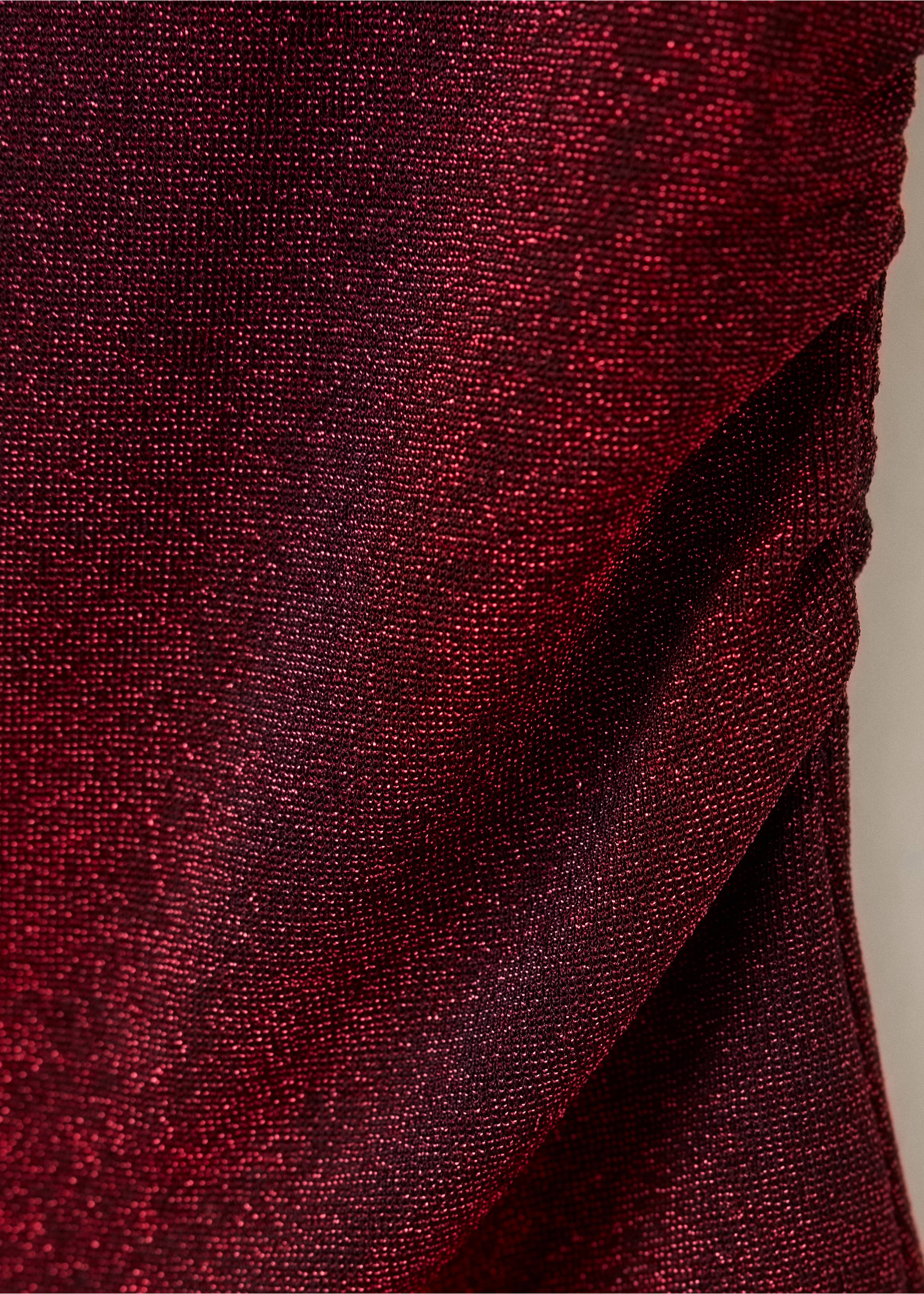 Oberteil aus metallisiertem Strick mit Raffungdetail - Detail des Artikels 0, Rot. Ref: 37027931-00.