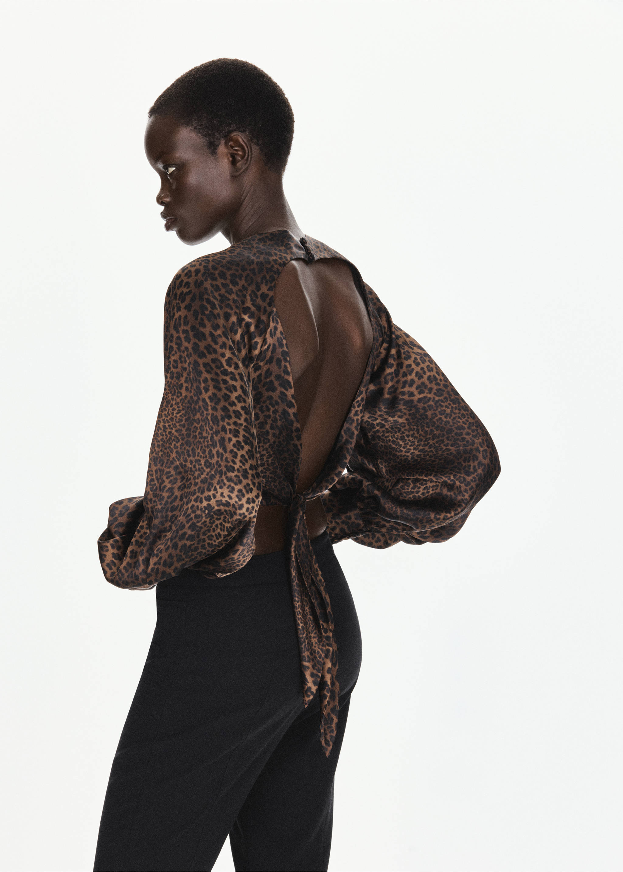 Leopard print open-back blouse - Details of the article 3, Brown. Ref: 37027940-00.
