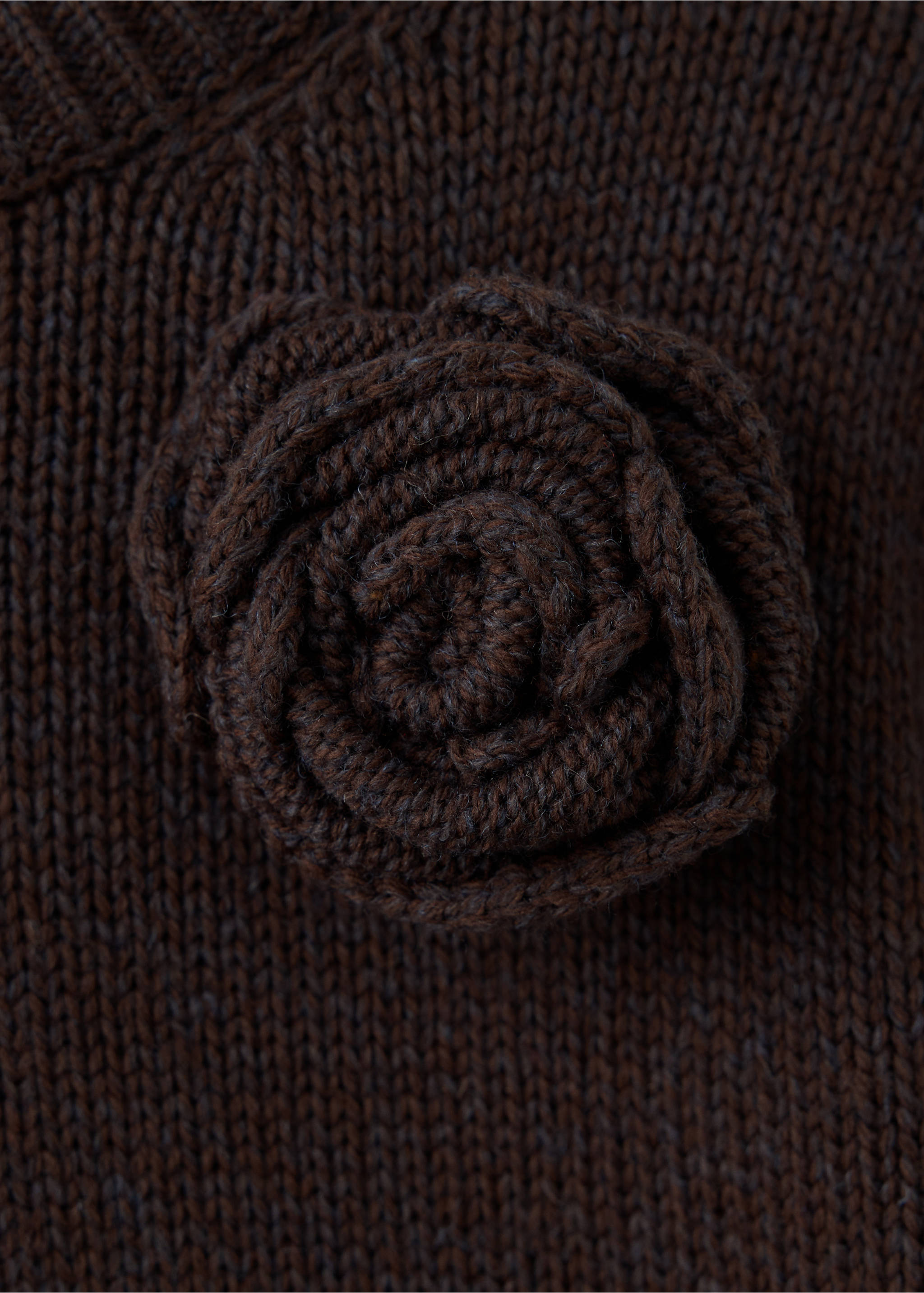 DRESS BROCHE - Details of the article 8, Chocolate. Ref: 37027943-00.