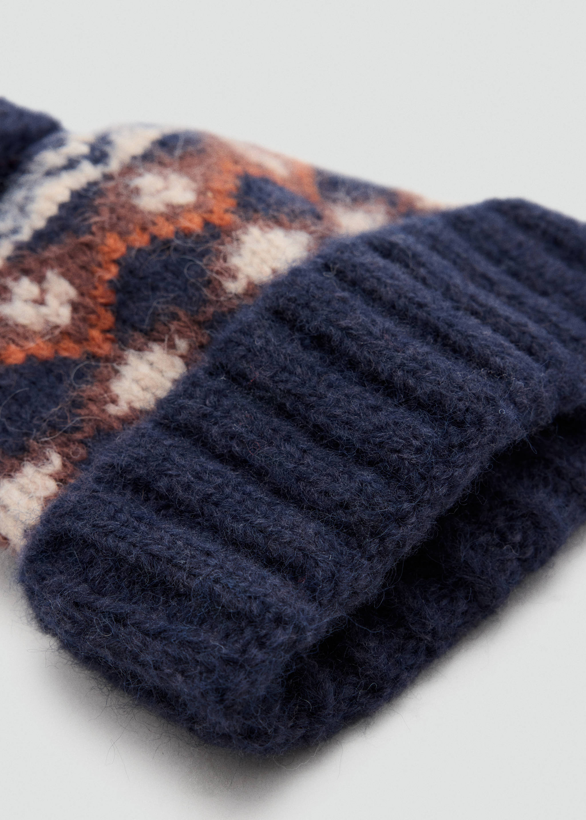 Bonnet jacquard pompon - Plan moyen