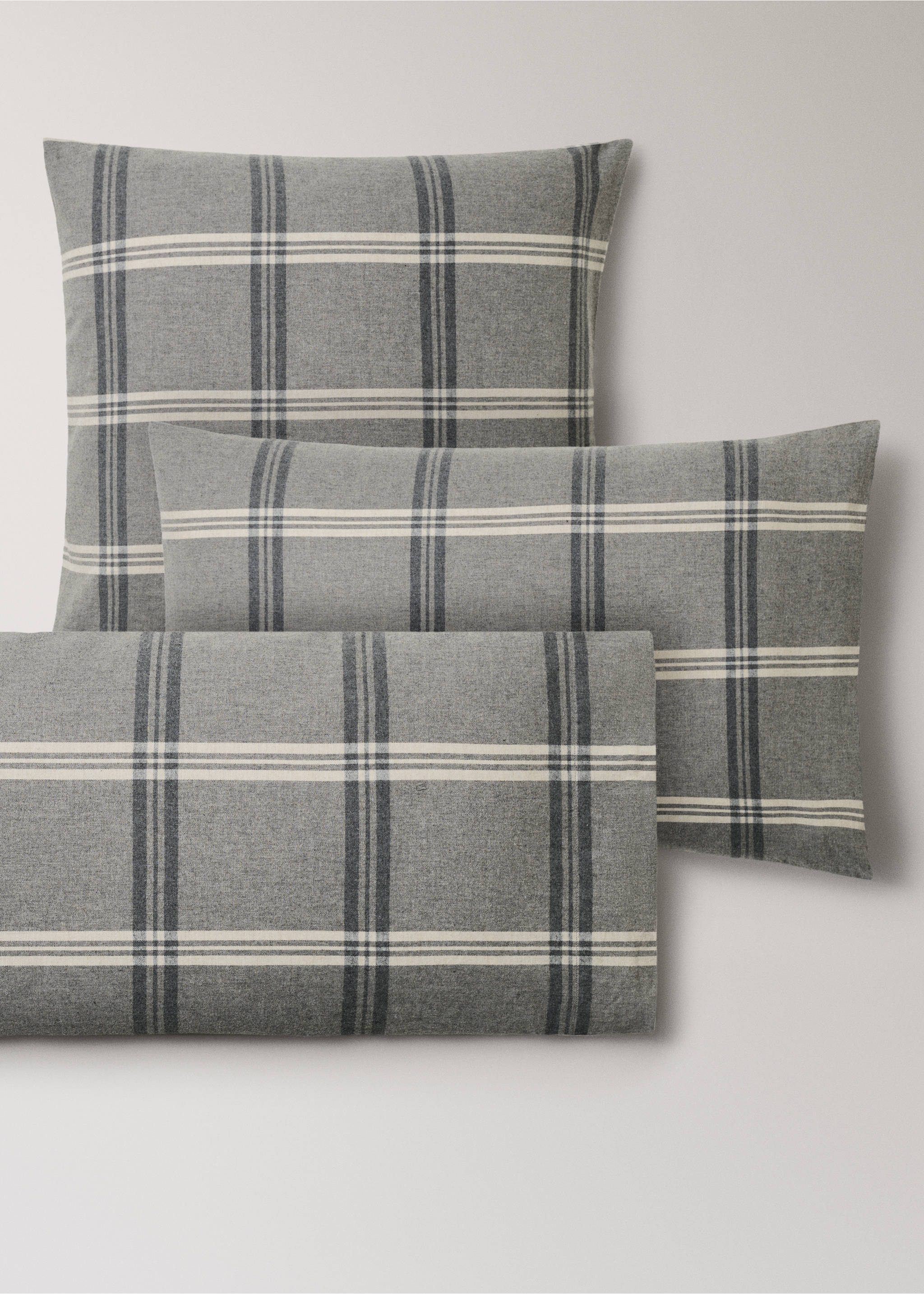 Grey plaid pillowcase with white and dark blue check pattern., Sand. Ref: 37028271-00.