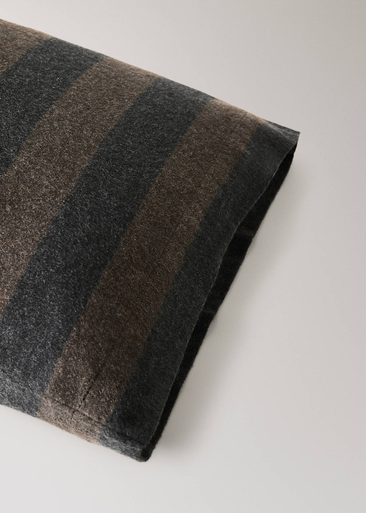 Striped flannel pillowcase 45x110cm — Brown