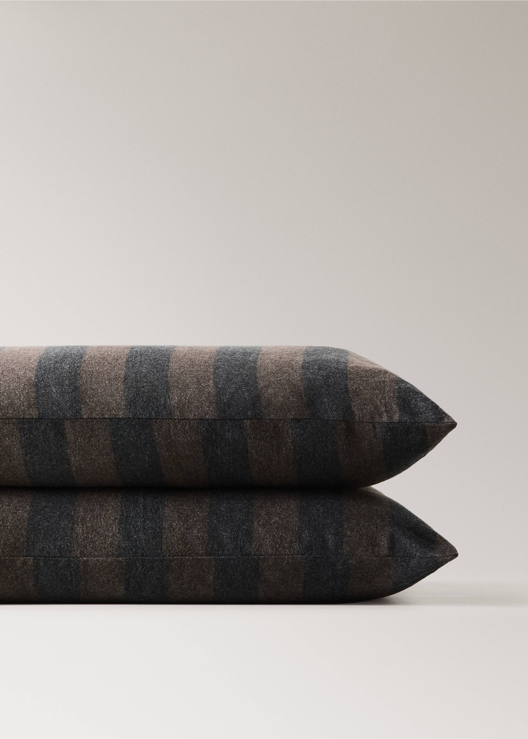PILLOW CASE OSLO - Detail des Artikels 2, Braun. Ref: 37028274-00.