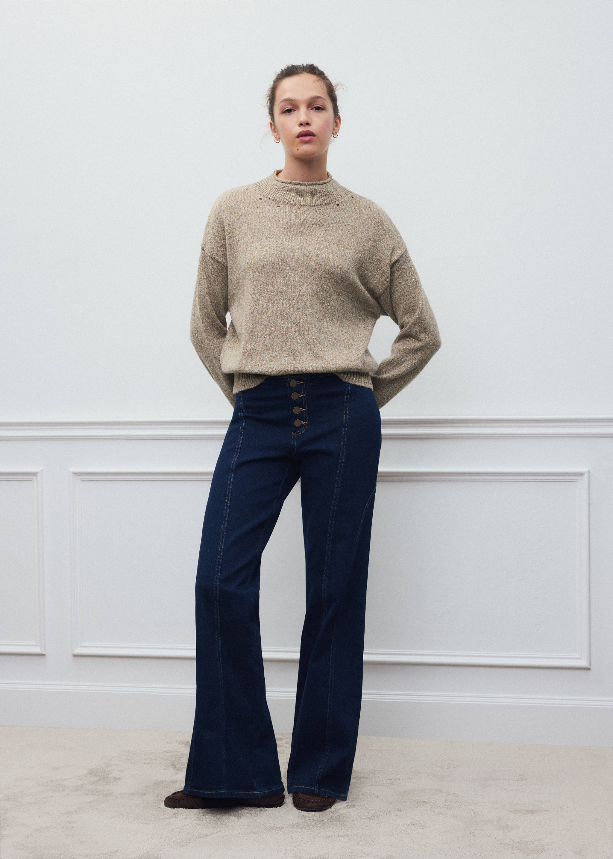 Dark blue denim trousers with a high-waisted button front and flared legs, styled with a beige sweater., Open Blue. Ref: 37028276-00.