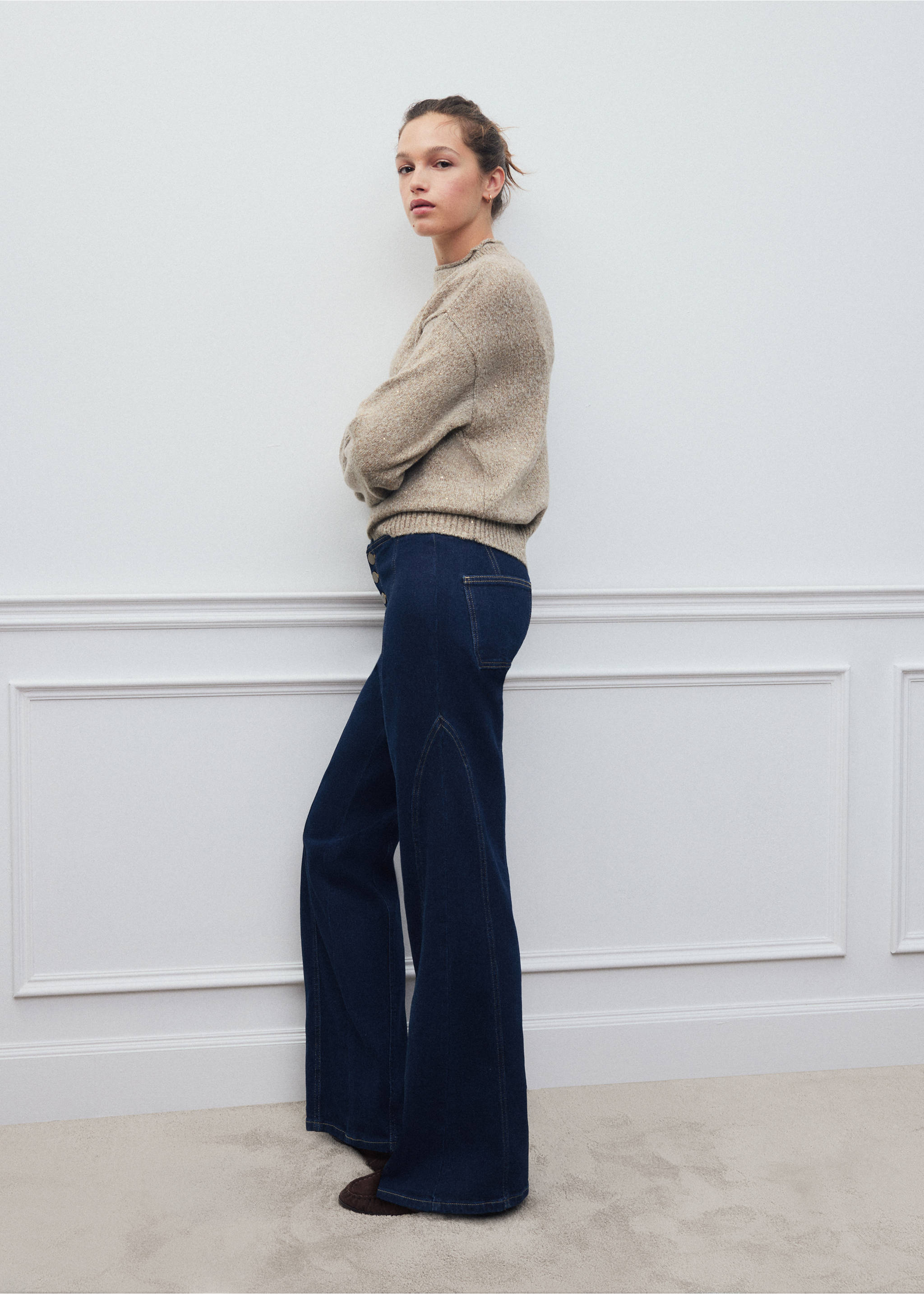 Dark blue high-rise flared denim trousers worn with a beige sweater., Open Blue. Ref: 37028276-00.