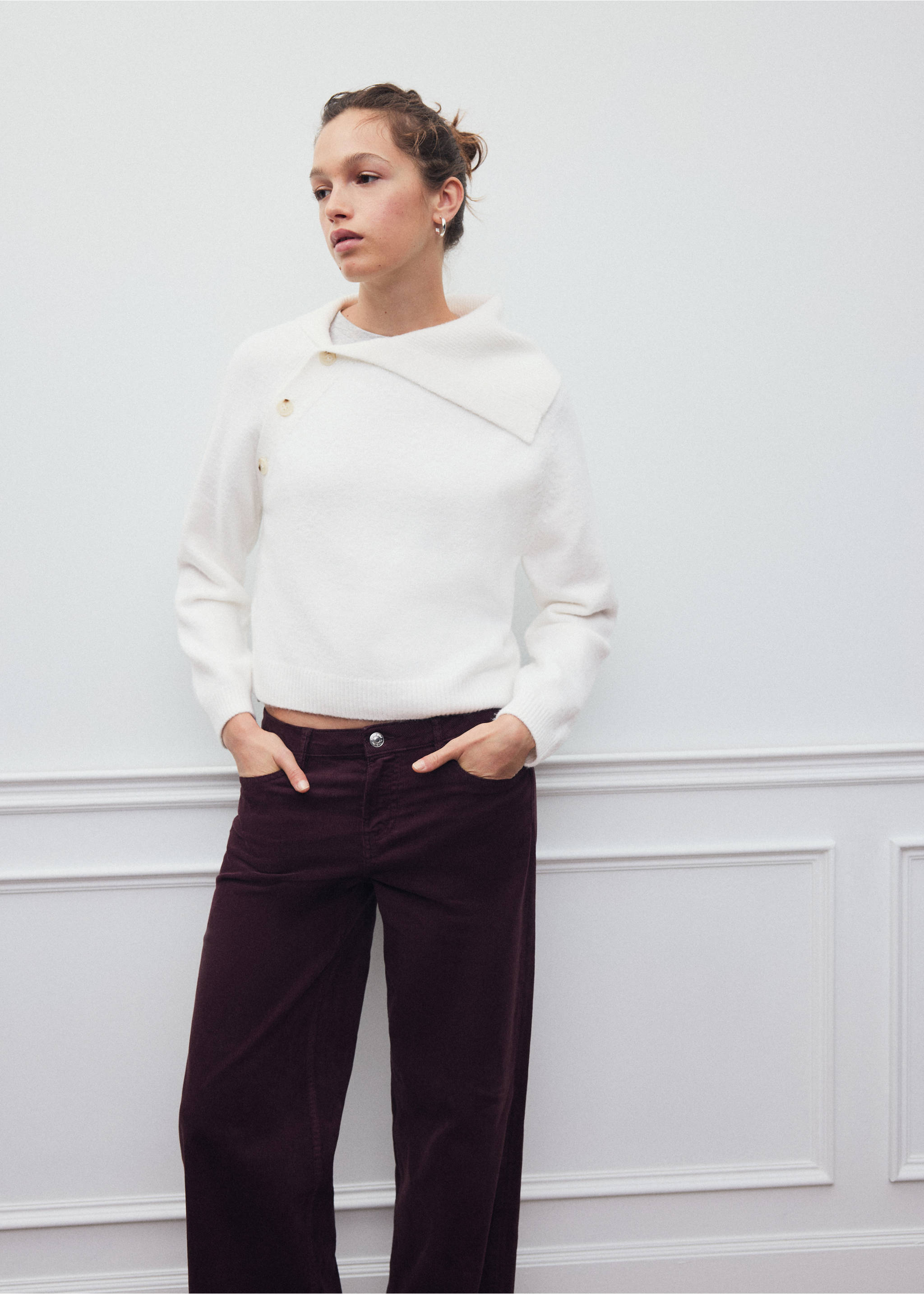 Off-white knitted jersey with an asymmetrical collar and button closure., Beige. Ref: 37028282-00.