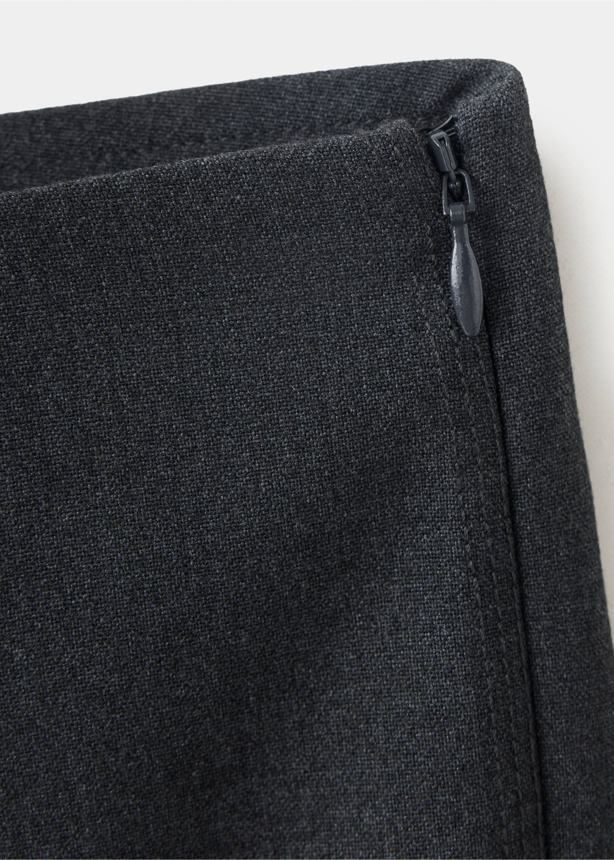 Schmal geschnittene Hose mit Schlitz am Saum - Detail des Artikels 8, Grau. Ref: 37028289-00.