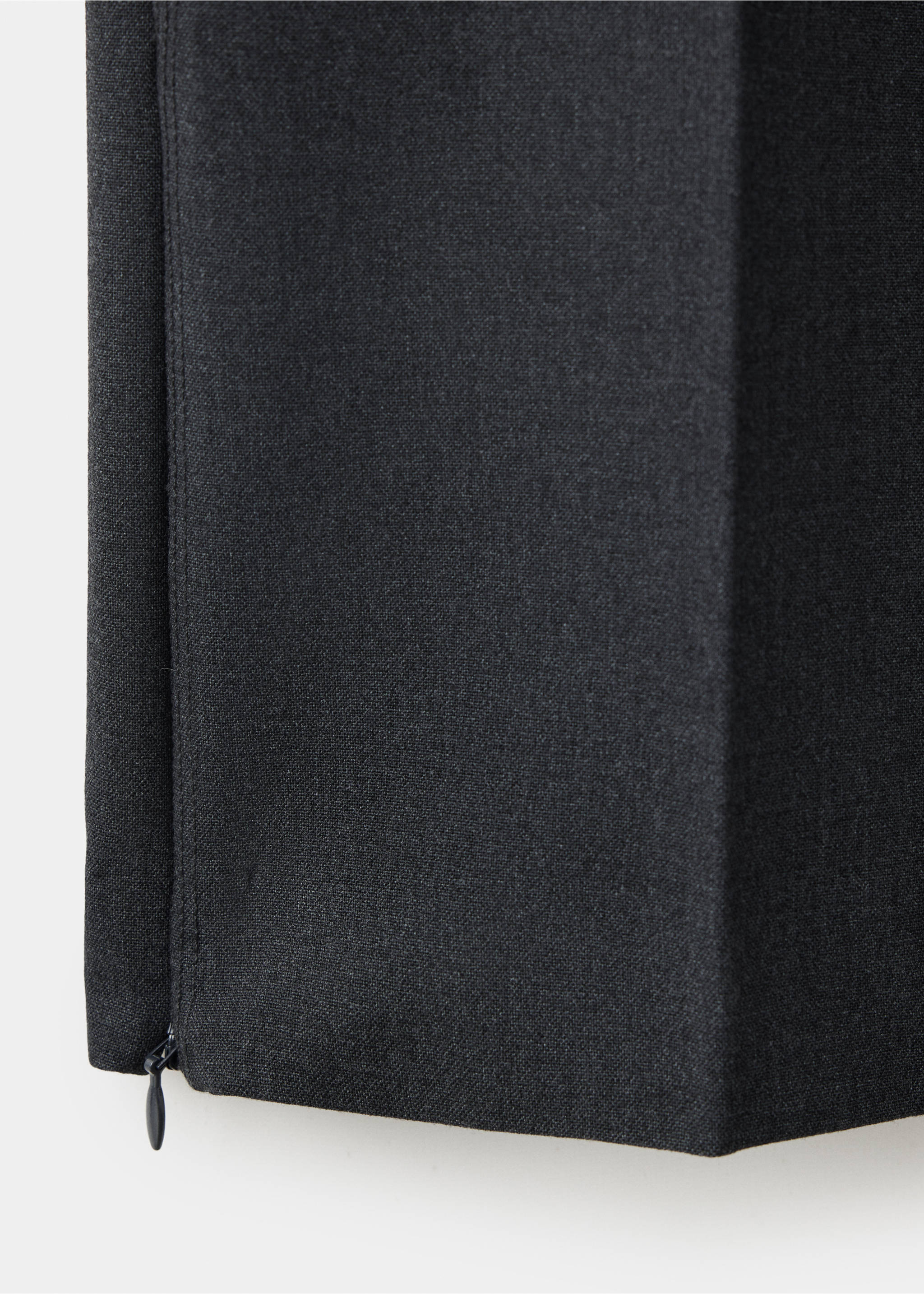 Schmal geschnittene Hose mit Schlitz am Saum - Detail des Artikels 0, Grau. Ref: 37028289-00.