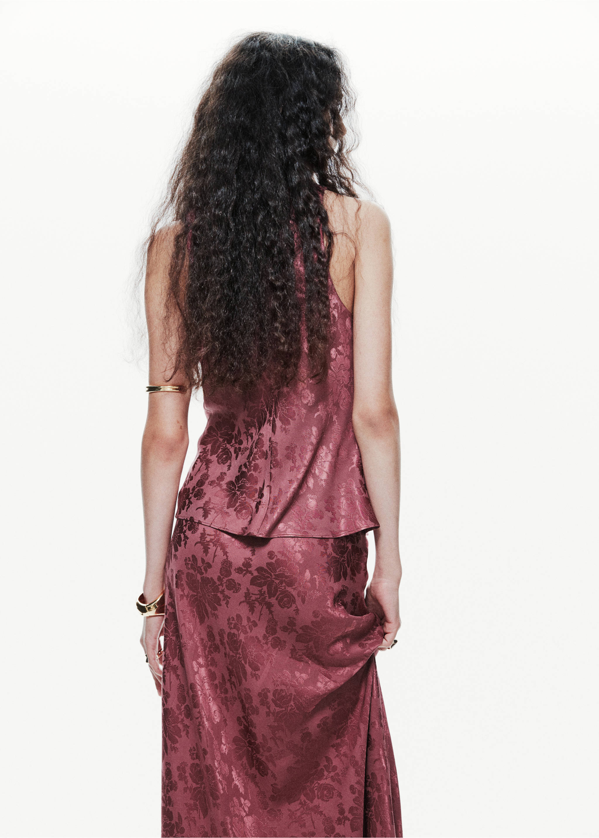 Plum floral jacquard blouse worn from the back, paired with a matching skirt., Pink. Ref: 37029122-00.