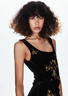 Top with embroidered floral details — Black 4