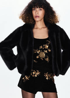 Top with embroidered floral details — Black 6